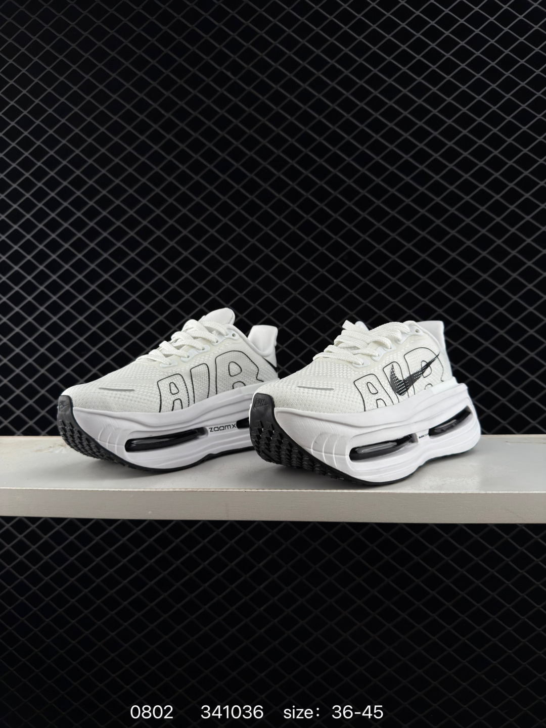 💰290
Nike ZOOM PREMIUM 耐克 飞马 舒适减震防滑 低帮跑步鞋全掌ReactX泡绵中底 前掌和后跟还配备了Air Zoom气垫单元 据说跑起来更快更舒适哦 这次最大的升级点 首次引入了ReactX泡绵 
货号：FN8453 004 
尺码：36-45
编码：341036