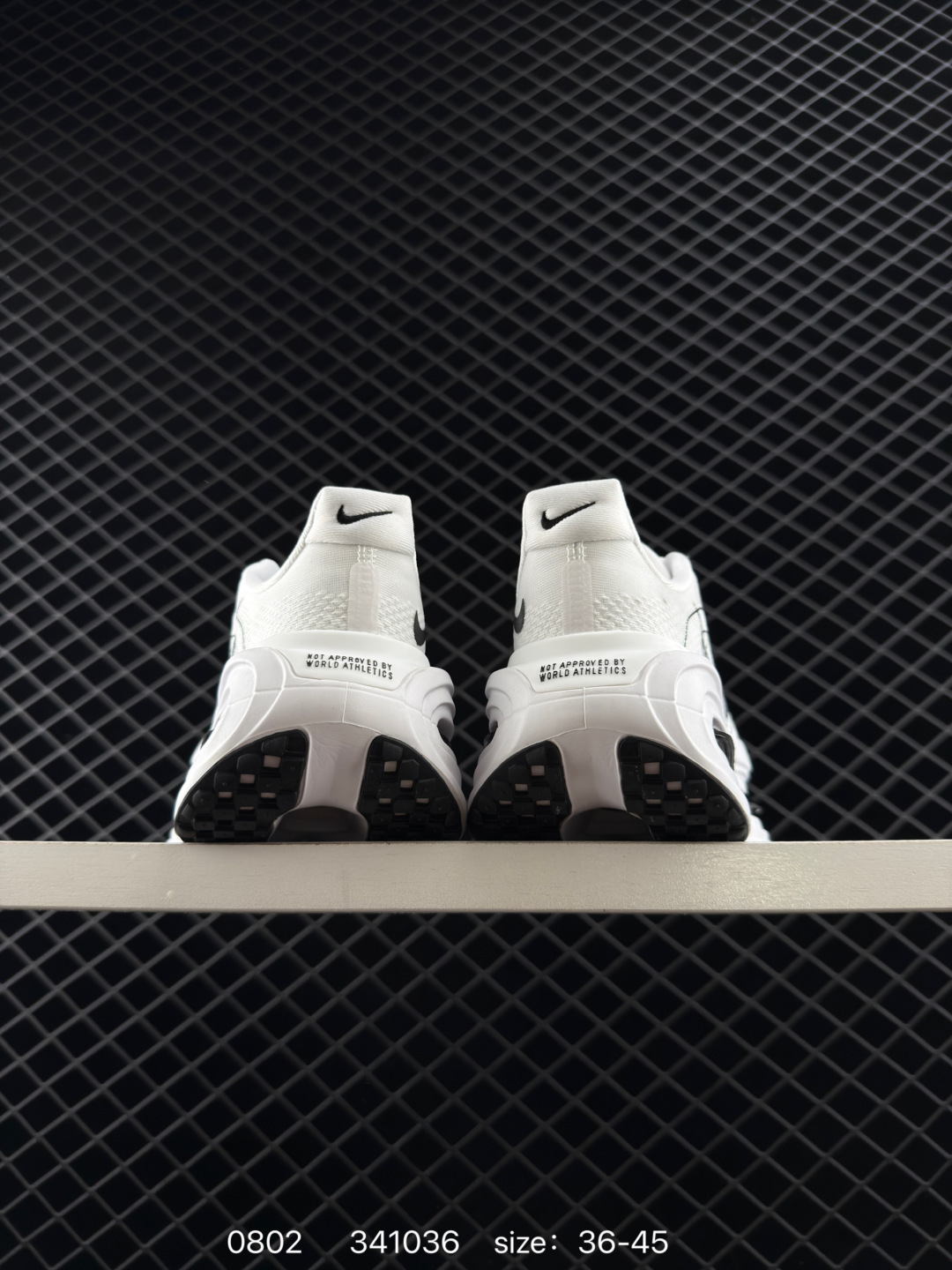 💰290
Nike ZOOM PREMIUM 耐克 飞马 舒适减震防滑 低帮跑步鞋全掌ReactX泡绵中底 前掌和后跟还配备了Air Zoom气垫单元 据说跑起来更快更舒适哦 这次最大的升级点 首次引入了ReactX泡绵 
货号：FN8453 004 
尺码：36-45
编码：341036