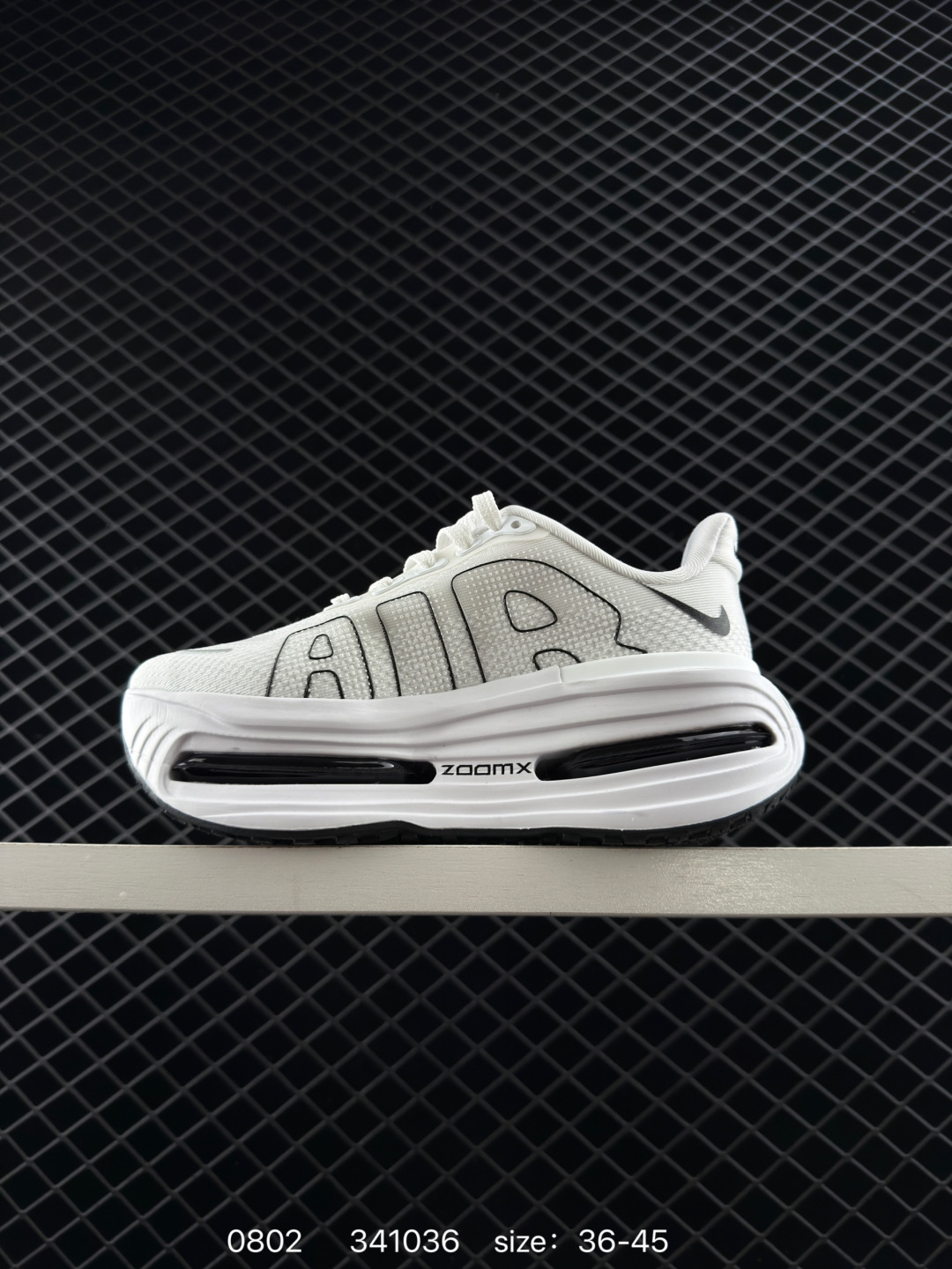 💰290
Nike ZOOM PREMIUM 耐克 飞马 舒适减震防滑 低帮跑步鞋全掌ReactX泡绵中底 前掌和后跟还配备了Air Zoom气垫单元 据说跑起来更快更舒适哦 这次最大的升级点 首次引入了ReactX泡绵 
货号：FN8453 004 
尺码：36-45
编码：341036