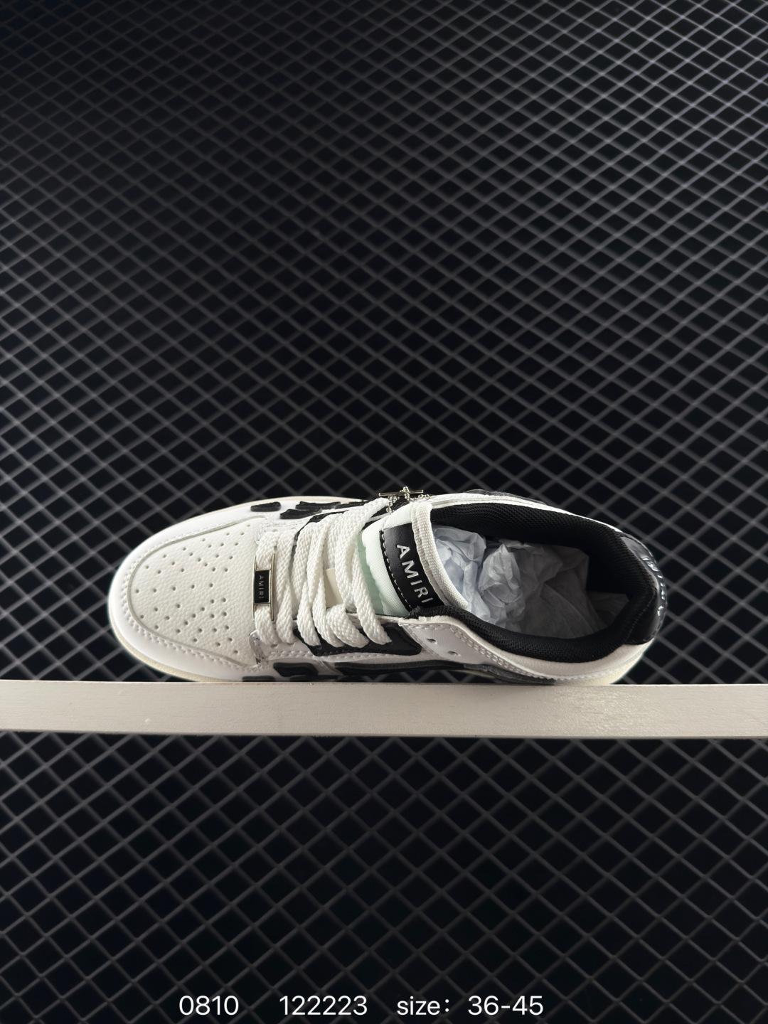 💰120
埃米尔amiri低帮骨头鞋王一博dunk休闲透气儿童新款板鞋春夏情侣同款运动鞋。在近两年最火的Skel-top-low-sneakers,也就是被称为的“骨头鞋”,成为了Amiri的又一大标志。在高帮大火后,迅速推出了低帮。不仅做工与面料非常优秀,也有很多种颜色供大家选择。这双鞋真的太帅了。虽然和a1-dunk很像。但是感觉真的不一样。AMIRI对产品的材质十分讲究力求用最好材质和工艺来制作产品。鞋面是牛皮➕透气孔组合而成,鞋帮侧面骨头采用两张牛皮贴合处理 。
编码:122223
Size:36~45