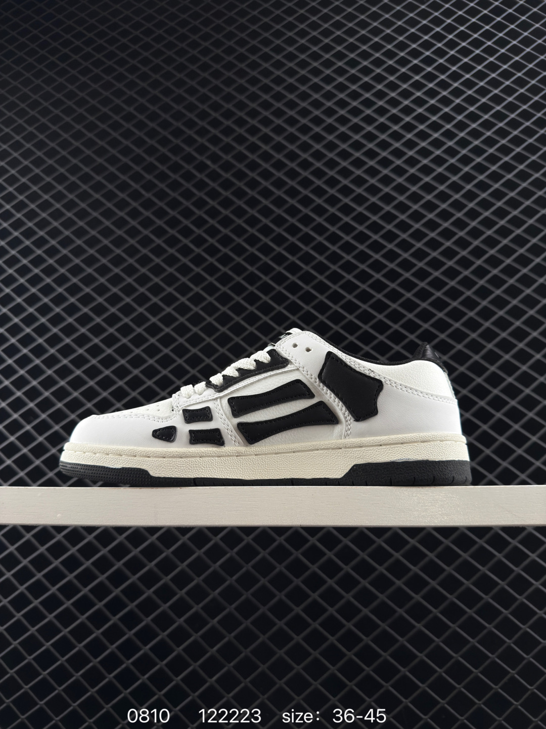 💰120
埃米尔amiri低帮骨头鞋王一博dunk休闲透气儿童新款板鞋春夏情侣同款运动鞋。在近两年最火的Skel-top-low-sneakers,也就是被称为的“骨头鞋”,成为了Amiri的又一大标志。在高帮大火后,迅速推出了低帮。不仅做工与面料非常优秀,也有很多种颜色供大家选择。这双鞋真的太帅了。虽然和a1-dunk很像。但是感觉真的不一样。AMIRI对产品的材质十分讲究力求用最好材质和工艺来制作产品。鞋面是牛皮➕透气孔组合而成,鞋帮侧面骨头采用两张牛皮贴合处理 。
编码:122223
Size:36~45