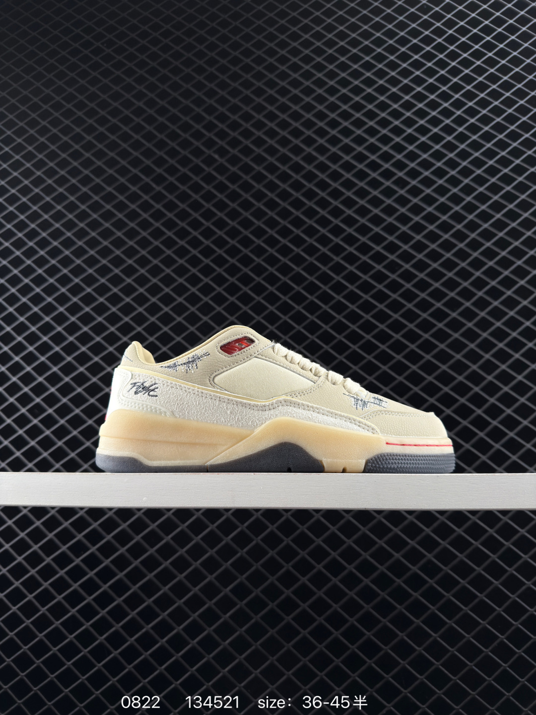 💰105
耐克 NIKE 乔丹 JORDAN 4 RETRO时尚休闲 防滑耐磨 低帮运动鞋 复古篮球鞋 男女同款 Jordan「新鞋型」又来了！新配色曝光！滑板与篮球的有机结合，使得鞋款呈现不一样的风味。这款鞋集风格与性能于一身，体现了Jordan品牌的高端特色。其流畅设计、配色、高质量材料和标志性Jumpman标志，不仅提升了运动表现，还确保了舒适度和耐用性，是篮球运动员和时尚爱好者的理想选择。鞋底的设计不仅好看，走路也超舒服，无论是运动还是日常出街都适配。我愿称它为近期最爱的战靴，有了它出街回头率满满，谁穿谁好看！#flightcourt   #潮鞋推荐  #是一眼就让人心动的鞋子  #一眼沦陷的好鞋  #质感不错的AJ分享

货号:  HQ2958
尺码:  36-45含半码
编码:  134521