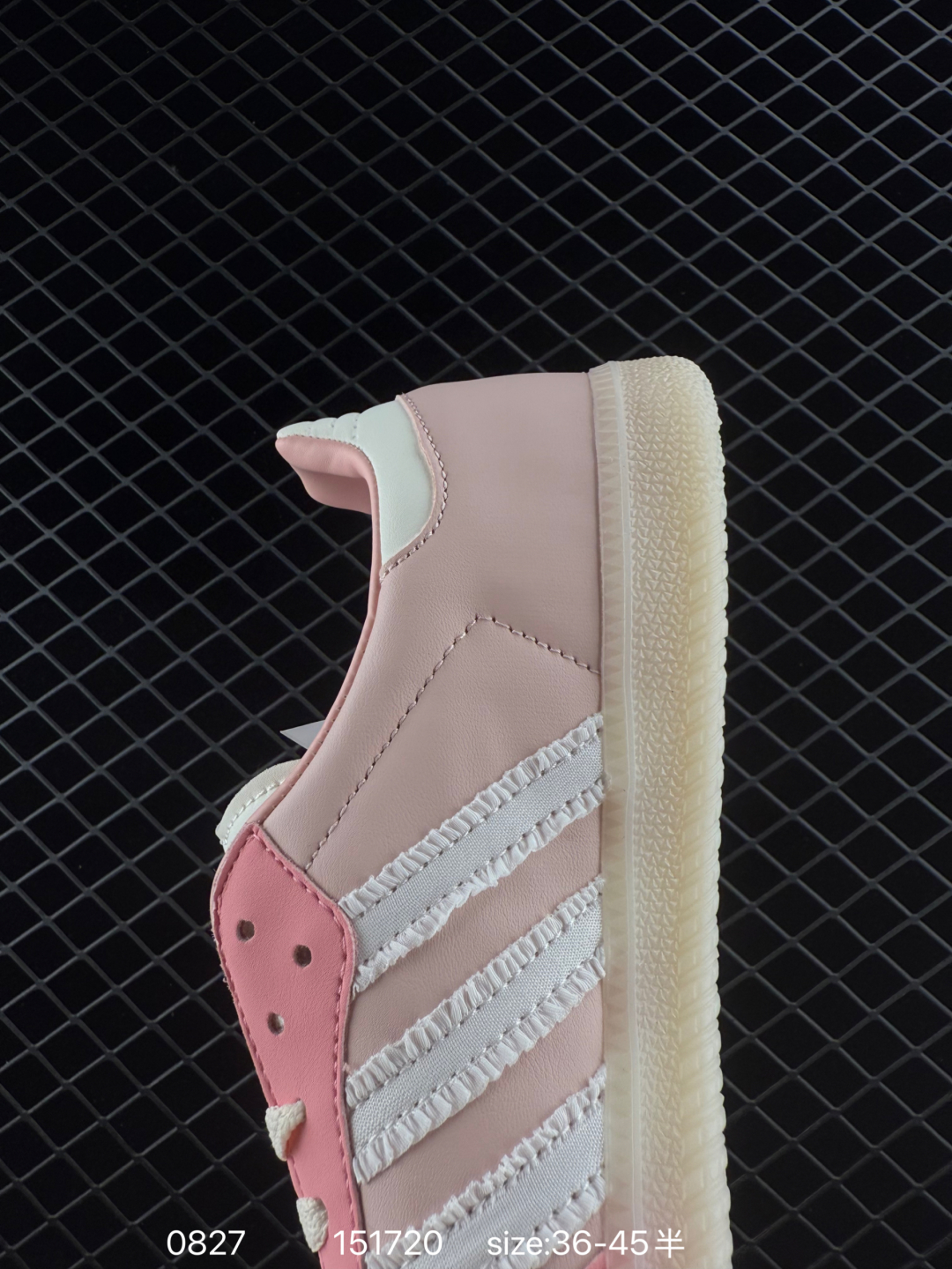 💰198
Adidas Originals Samba OG 桑巴舞系列 阿迪达斯 三叶草 绅士德训足球风百搭低帮休闲运动板鞋
货号:JR8830
尺码:36～45半
ID:151720