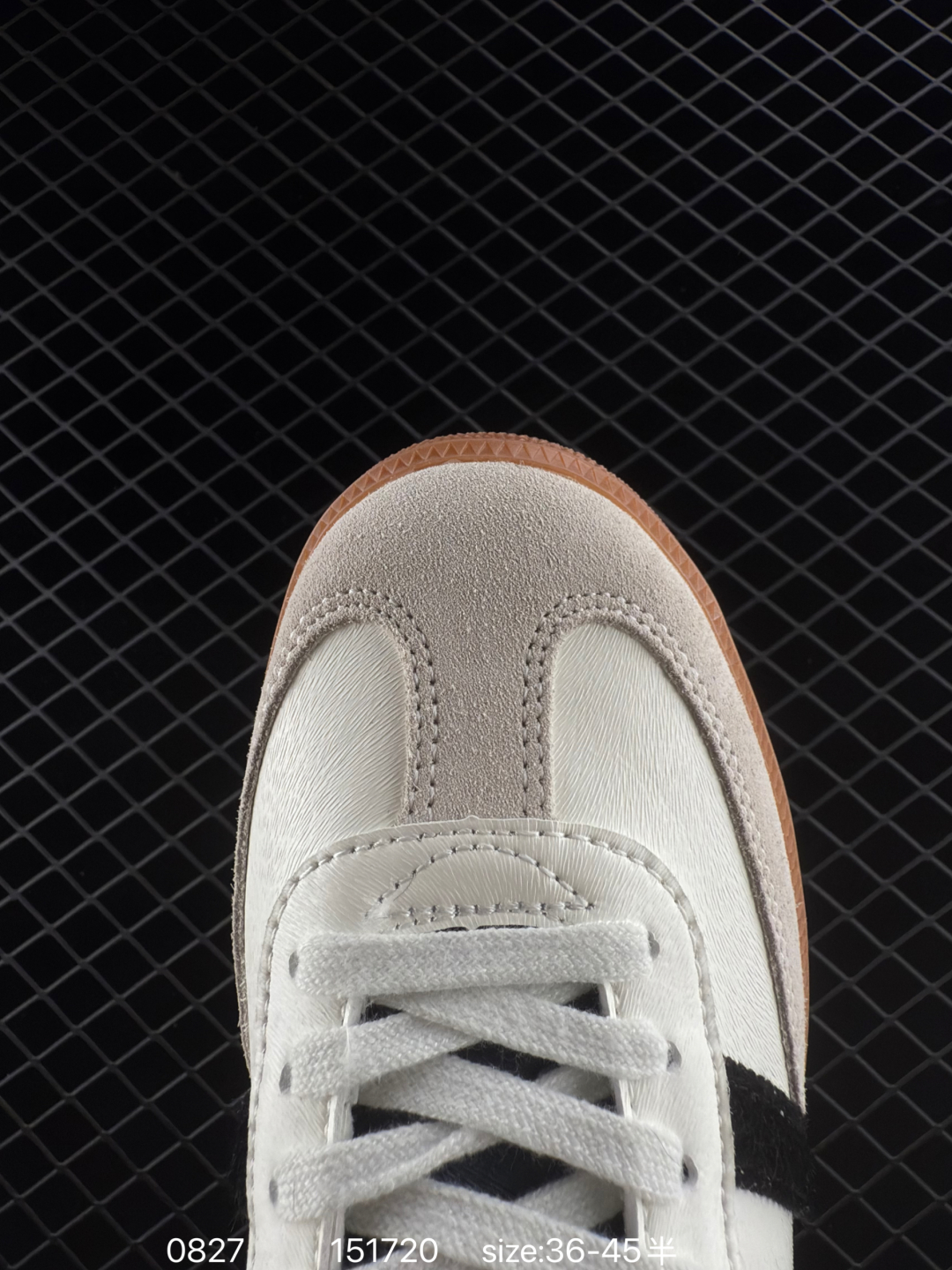 💰198
Adidas Originals Samba OG 桑巴舞系列 阿迪达斯 三叶草 绅士德训足球风百搭低帮休闲运动板鞋
货号:JR8830
尺码:36～45半
ID:151720