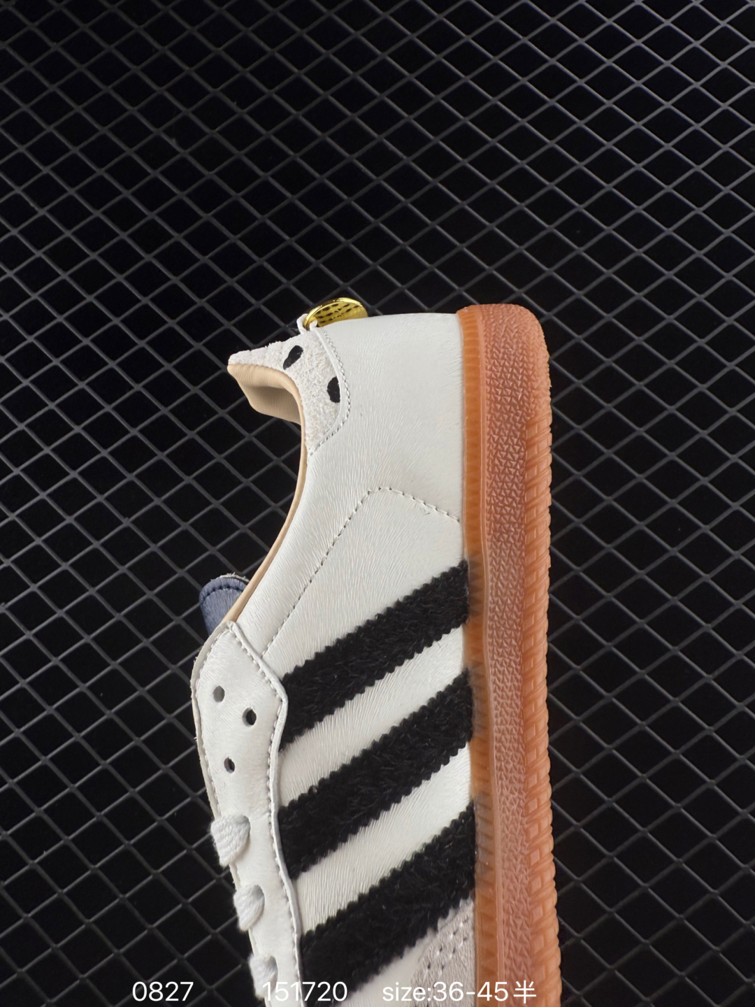 💰198
Adidas Originals Samba OG 桑巴舞系列 阿迪达斯 三叶草 绅士德训足球风百搭低帮休闲运动板鞋
货号:JR8830
尺码:36～45半
ID:151720