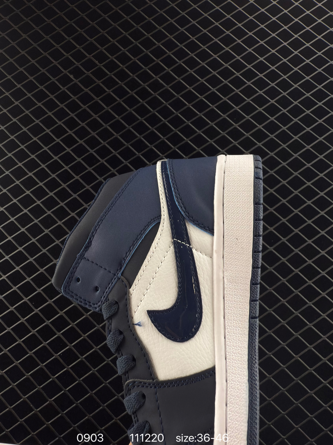 💰160
Jordan/乔丹 采用软质荔枝纹皮革鞋面材质，!耐克Nike Air Jordan 1 Mid AJ1乔丹一代中帮经典复古文化休闲运动篮球鞋" BQ6472

类型：男女鞋
码数：36 37 38 39 40 41 42 43 44 45 46
编码：111220