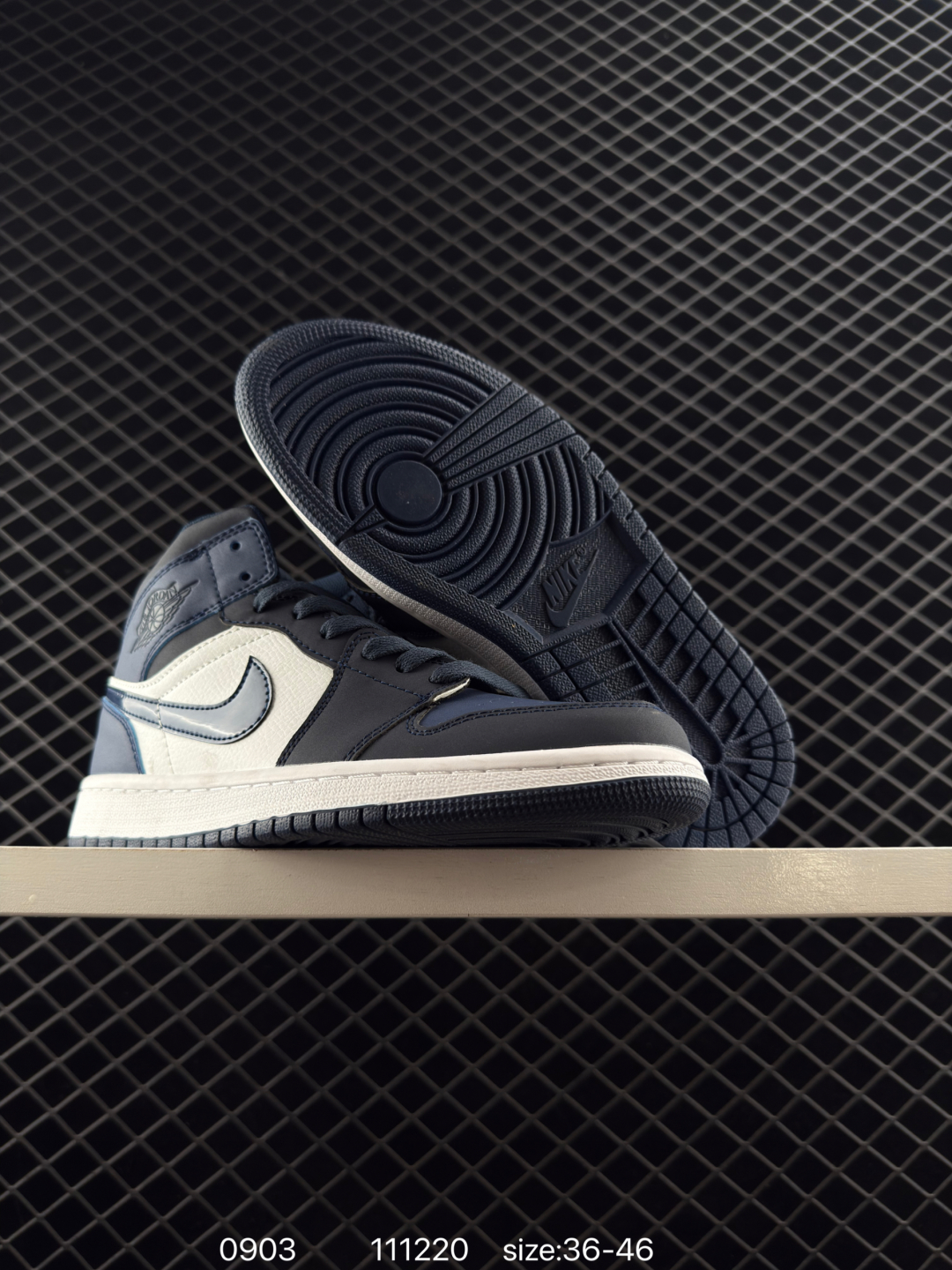 💰160
Jordan/乔丹 采用软质荔枝纹皮革鞋面材质，!耐克Nike Air Jordan 1 Mid AJ1乔丹一代中帮经典复古文化休闲运动篮球鞋" BQ6472

类型：男女鞋
码数：36 37 38 39 40 41 42 43 44 45 46
编码：111220