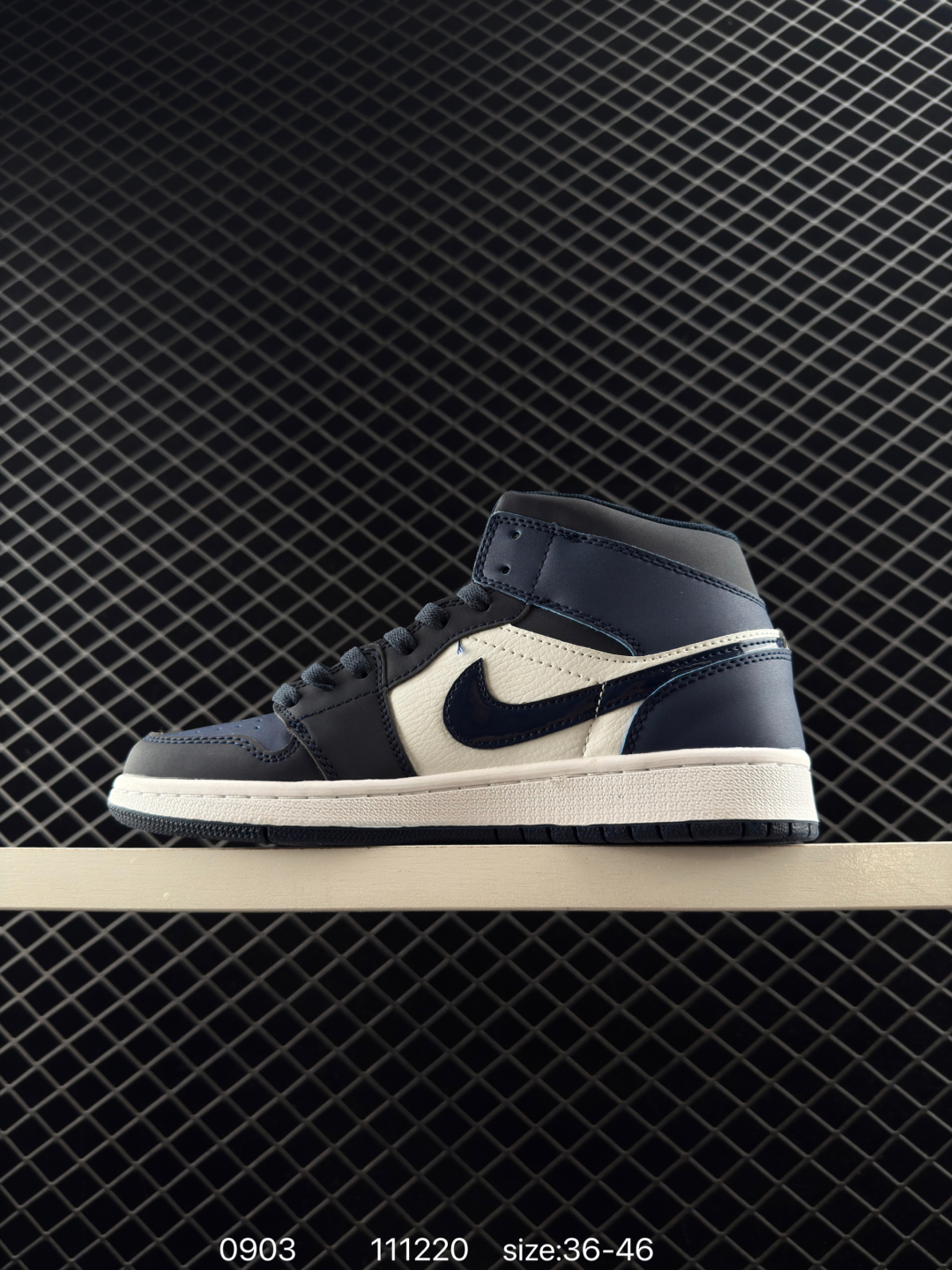 💰160
Jordan/乔丹 采用软质荔枝纹皮革鞋面材质，!耐克Nike Air Jordan 1 Mid AJ1乔丹一代中帮经典复古文化休闲运动篮球鞋" BQ6472

类型：男女鞋
码数：36 37 38 39 40 41 42 43 44 45 46
编码：111220