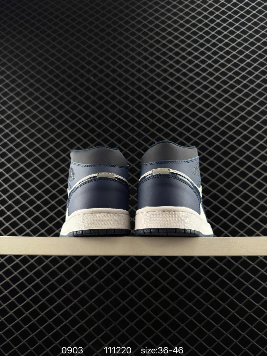 💰160
Jordan/乔丹 采用软质荔枝纹皮革鞋面材质，!耐克Nike Air Jordan 1 Mid AJ1乔丹一代中帮经典复古文化休闲运动篮球鞋" BQ6472

类型：男女鞋
码数：36 37 38 39 40 41 42 43 44 45 46
编码：111220