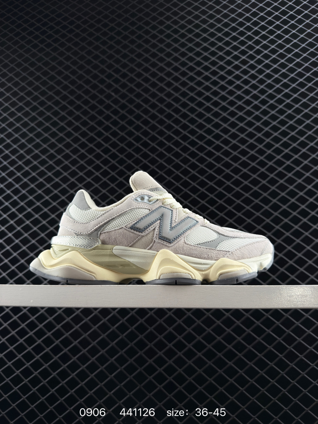 💰230 
New Balance NB 9060 灰色

货号: U9060ERD
尺码：36 36.5 37 38.5 39 40 40.5 41 42 42.5 43 44 44.5 45 
编码：441126