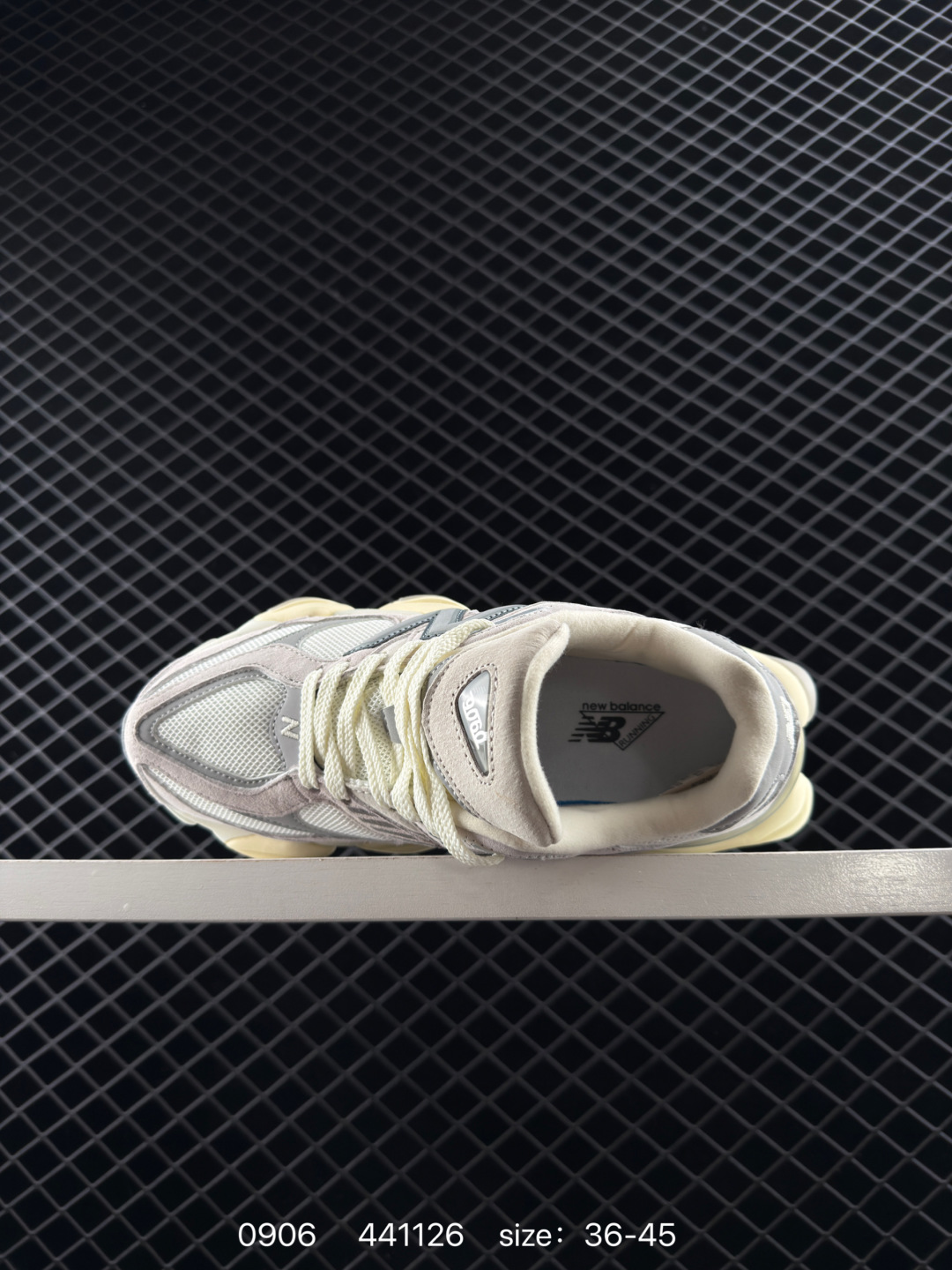 💰230 
New Balance NB 9060 灰色

货号: U9060ERD
尺码：36 36.5 37 38.5 39 40 40.5 41 42 42.5 43 44 44.5 45 
编码：441126