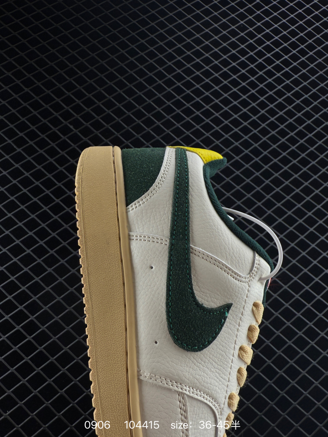 🛒购物价：168💰[店长鲸选配套包装齐全.莆田本地档口]Nike Court Vision 1 Low 耐克 低帮 白蓝黄 鞋身以白色作为主色调，使鞋款十分百搭，同时鞋身两侧Swoosh Logo使用海军蓝打造，后跟Nike字样则以黄色呈现，使鞋子更为炫酷。鞋舌黄色绣标上Nike Swoosh Logo采用海军蓝点缀，后跟饰片辅以镭射点缀，鞋舌是网眼布材料，增强了透气性，白色中底搭配黄色橡胶大底，整体就是小白鞋设计，十分百搭。
货号：CD5463-100/101/102 DH2987-001/102/103 CD5434-111 FJ5480-100 FD0320-133 CW5596-100 
尺码：36～45半
编码：104415