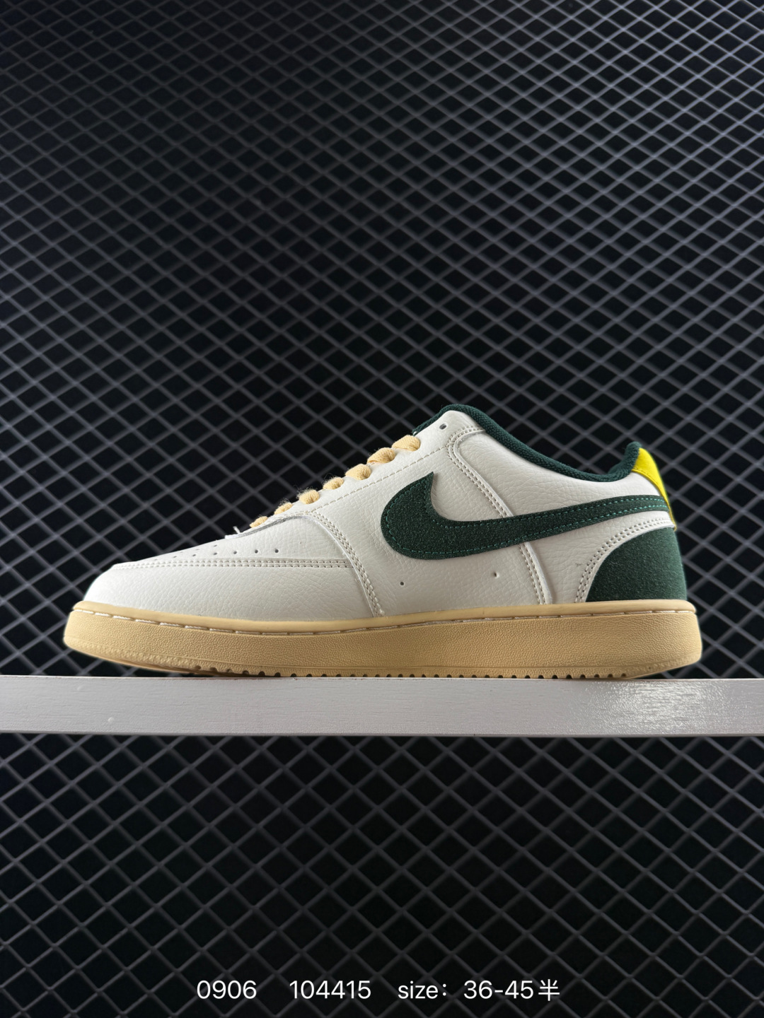 🛒购物价：168💰[店长鲸选配套包装齐全.莆田本地档口]Nike Court Vision 1 Low 耐克 低帮 白蓝黄 鞋身以白色作为主色调，使鞋款十分百搭，同时鞋身两侧Swoosh Logo使用海军蓝打造，后跟Nike字样则以黄色呈现，使鞋子更为炫酷。鞋舌黄色绣标上Nike Swoosh Logo采用海军蓝点缀，后跟饰片辅以镭射点缀，鞋舌是网眼布材料，增强了透气性，白色中底搭配黄色橡胶大底，整体就是小白鞋设计，十分百搭。
货号：CD5463-100/101/102 DH2987-001/102/103 CD5434-111 FJ5480-100 FD0320-133 CW5596-100 
尺码：36～45半
编码：104415