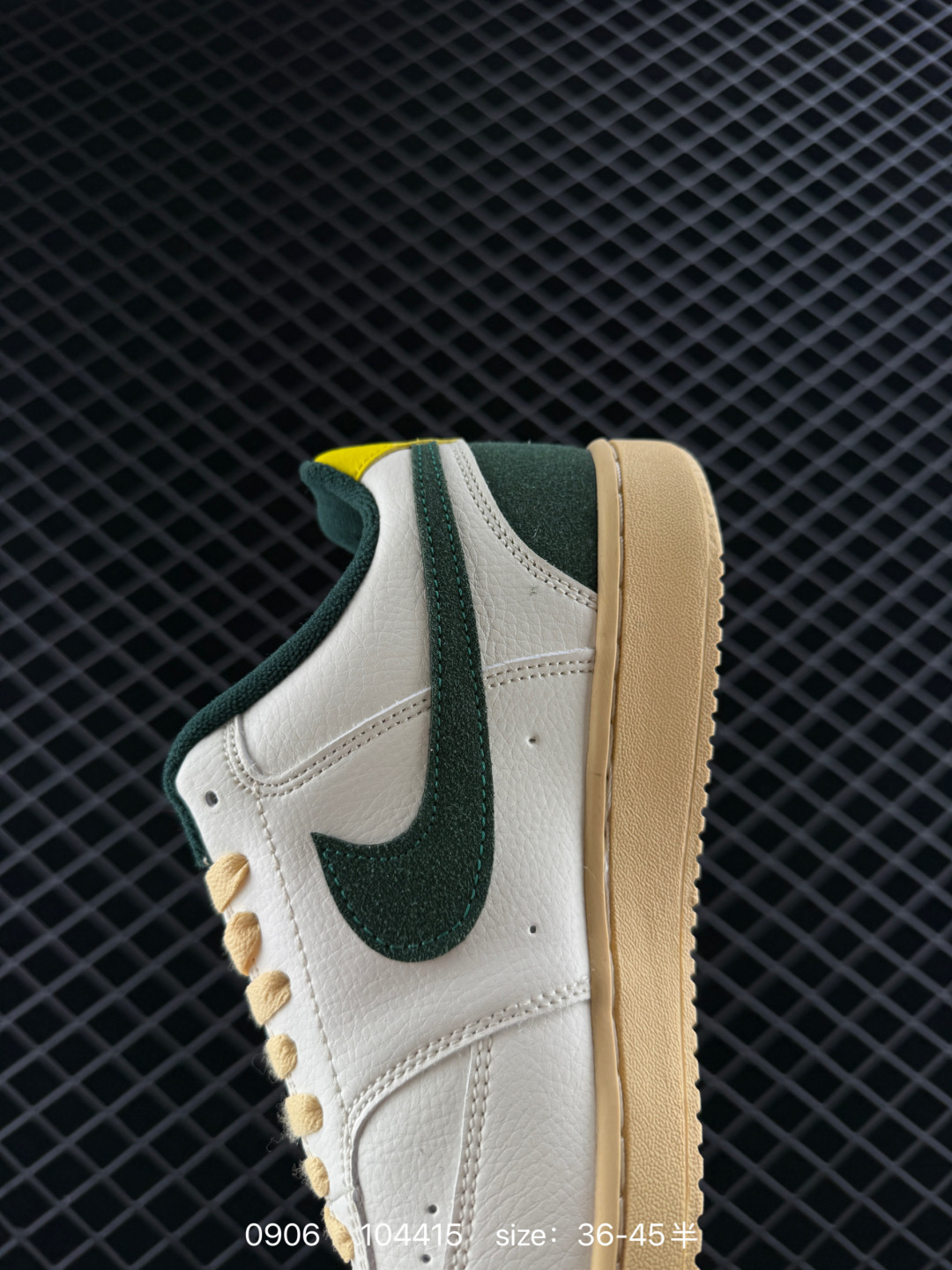 🛒购物价：168💰[店长鲸选配套包装齐全.莆田本地档口]Nike Court Vision 1 Low 耐克 低帮 白蓝黄 鞋身以白色作为主色调，使鞋款十分百搭，同时鞋身两侧Swoosh Logo使用海军蓝打造，后跟Nike字样则以黄色呈现，使鞋子更为炫酷。鞋舌黄色绣标上Nike Swoosh Logo采用海军蓝点缀，后跟饰片辅以镭射点缀，鞋舌是网眼布材料，增强了透气性，白色中底搭配黄色橡胶大底，整体就是小白鞋设计，十分百搭。
货号：CD5463-100/101/102 DH2987-001/102/103 CD5434-111 FJ5480-100 FD0320-133 CW5596-100 
尺码：36～45半
编码：104415