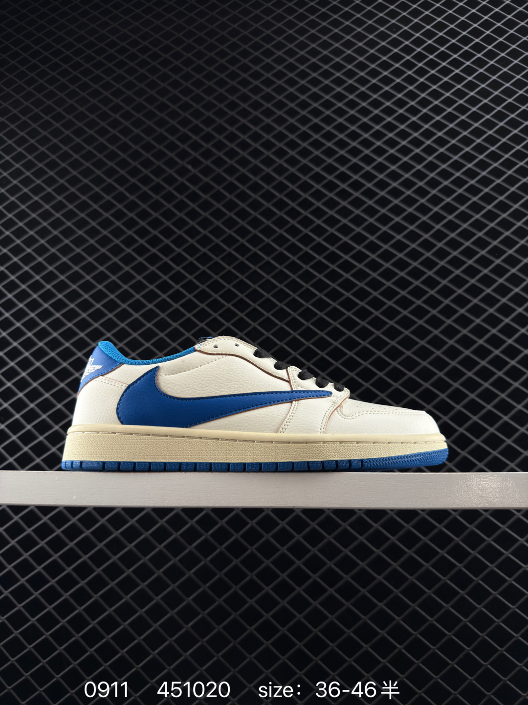 💰100
真标带半码
Travis Scott x Air Jordan 1 Low "Reverse Mocha" 低帮 白棕倒钩 AJ1 乔丹1代 aj1 乔1 低邦 白棕倒勾联名 乔丹篮球鞋系列 鞋身整体以深棕色为主色调,搭配白色框架呈现,鞋身侧面的反勾Swoosh Logo以及鞋带均采用米白色呈现,营造出复古效果;鞋身侧面的深棕部分使用麂皮材质打造,标志性的反勾Swoosh Logo采用了与中底相同的氧化效果;鞋舌以及内衬均采用了深棕色打造,与鞋面配色相呼应。在鞋舌标签以及后跟的鬼脸标志以及Wings Logo均采用了红色缝线点缀,整体颜值还是非常耐看的!鞋垫方面也采用了特殊的设计,整体以深棕色呈现,上面印有红色Wings Logo以及Jumpman Logo标志,"Cactust Jackz"标志则使用白色呈现。
货号:DM7866-162
尺码:36 36.5 37.5 38 38.5 39 40 40.5 41 42 42.5 43 44 44.5 45 46
编码:451020
Size:36~46B