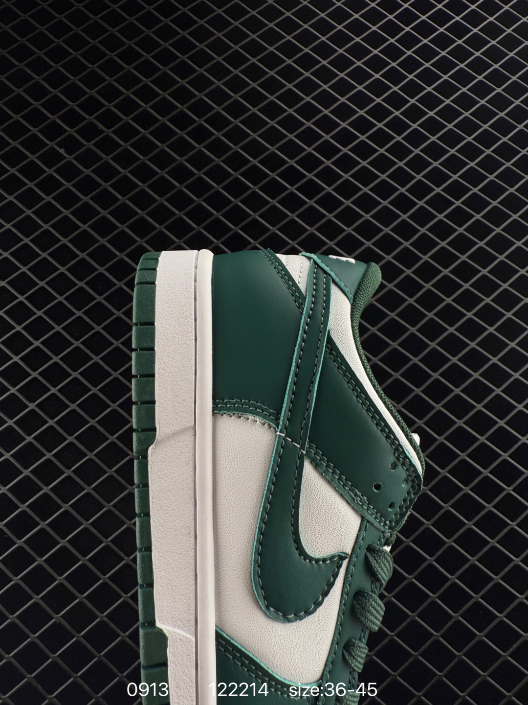 🛒购物价：168💰[店长鲸选配套包装齐全.莆田本地档口]SB Dunk Low 低帮休闲
定制鞋盒 大厂纯原品质出货 超高清洁度 皮料切割干净无任何毛边 细节完美  
货号：DD1391-103
尺码：如图
编码：122214

