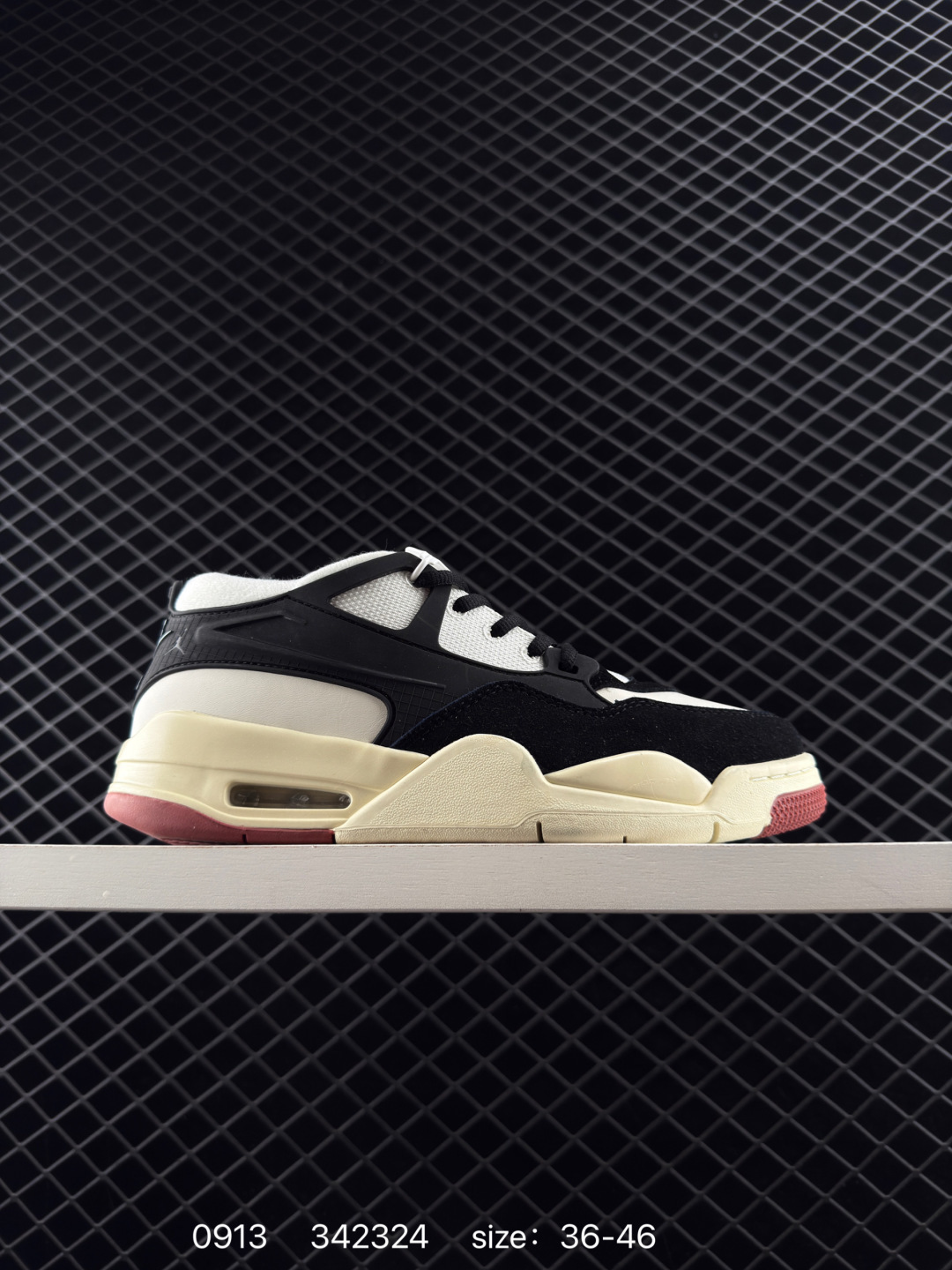 💰120
Air Jordan 4 RM 低帮 AJ4 乔丹4代 乔丹篮球鞋系列 整鞋采用皮革与麂皮材料打造,鞋面使用浅绿色作为主体,搭配鞋头灰色麂皮框架,保留Air Jordan 4经典造型的同时,取消了原本的网格,搭配浅绿色的鞋带,让整鞋看起来更有整体感。鞋舌顶端绿色的标签上锈有白色Jumpxman Logo,彰显球鞋身份。鞋帮部分和后跟位置的提环使用浅绿色TPU材质,给鞋身带来更多色彩层次感。后跟采用白色Nike Swoosh Logo及Air呈现,中底延续前作使用了分离式后掌可视化Air Sloem气垫,最后搭配做旧氧化中底和米白绿橡胶大底完善整体设计收尾
尺码:36-46带半码
编码:342324
货号:FQ7939