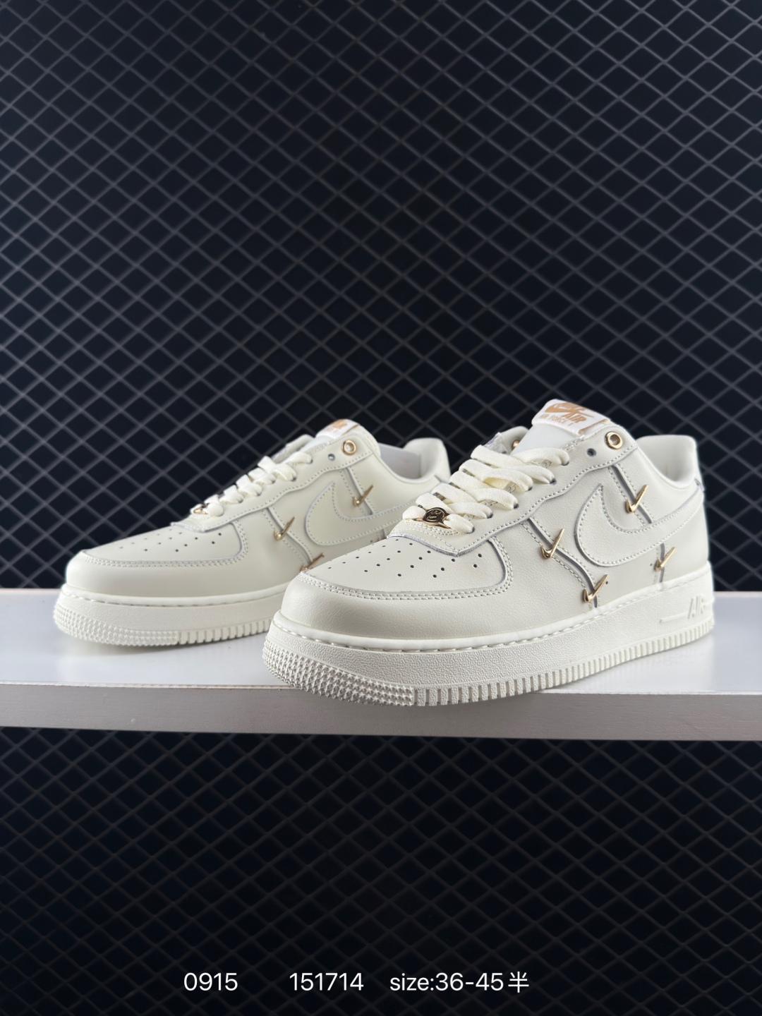 🛒购物价：168💰[店长鲸选配套包装齐全.莆田本地档口]耐克Nike Air Force 1 Low  空军一号低帮百搭休闲运动板鞋。柔软、弹性十足的缓震性能和出色的中底设计，横跨复古与现代的外型结合，造就出风靡全球三十多年的Force 1。
货号：DH7561
尺码:36～45带半码
编号：151714
