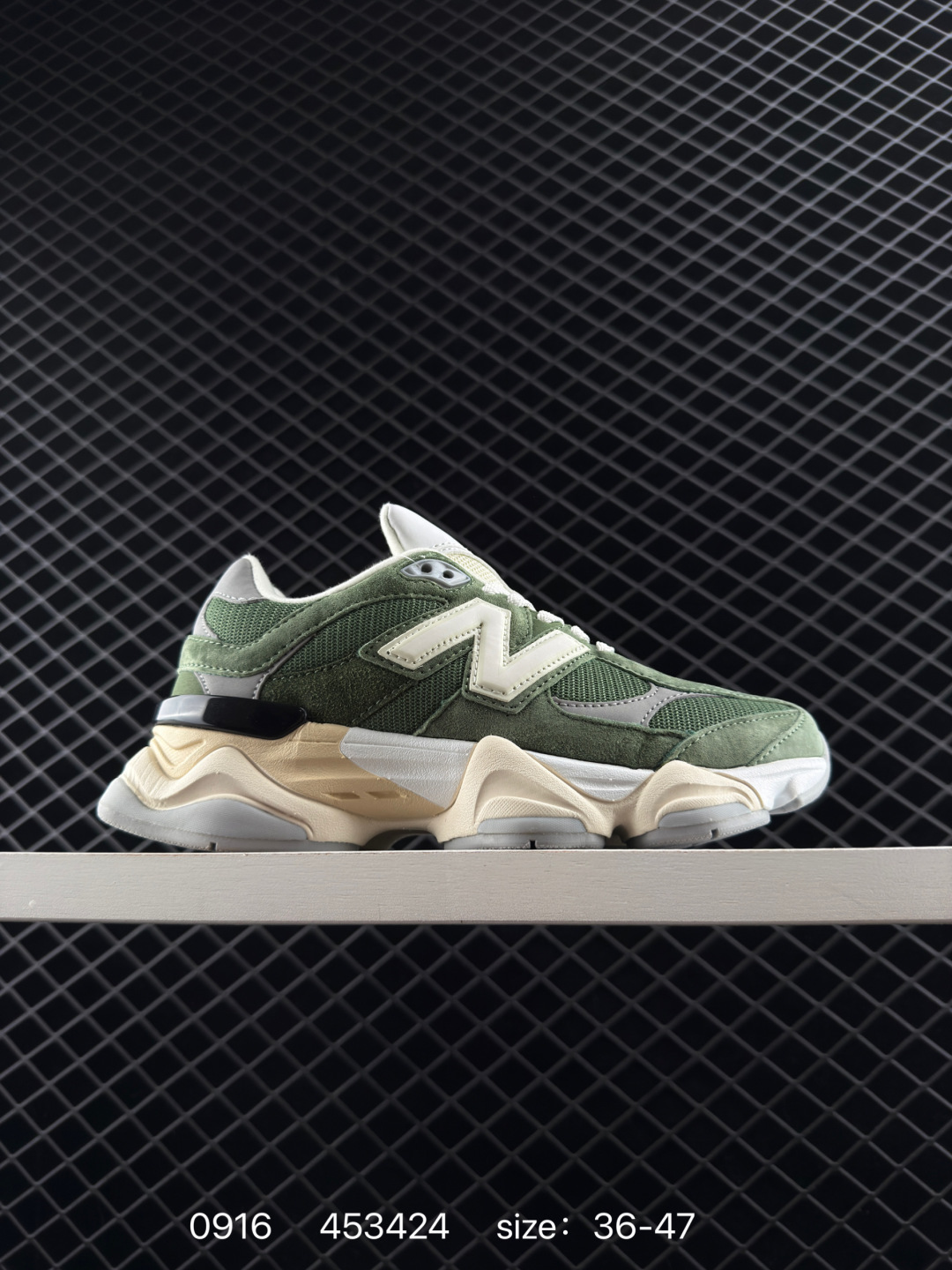 🈴一💰220
新百伦NB Joe Freshgoods x New Balance 版本NB9060 复古休闲运动慢跑鞋 鞋款灵感源自设计师本人对夏日的怀日回忆。鞋面大身由空间双格及磨砂鞋面拼接而生，配以柔和、温暖的粉橘色调，夏日氛围拉满采用大面积网眼以及麂皮材质覆盖鞋身，还原经典气质。搭载ABZORB避震科技，由泡沫聚酯制成，上脚可以有效减少由鞋底反弹对身体及双腿的冲击力 货号: U9060BLK
Size：36 37 37.5 38 38.5 39.5 40 40.5 41.5 42 42.5 43 44 45 46
ID:453424