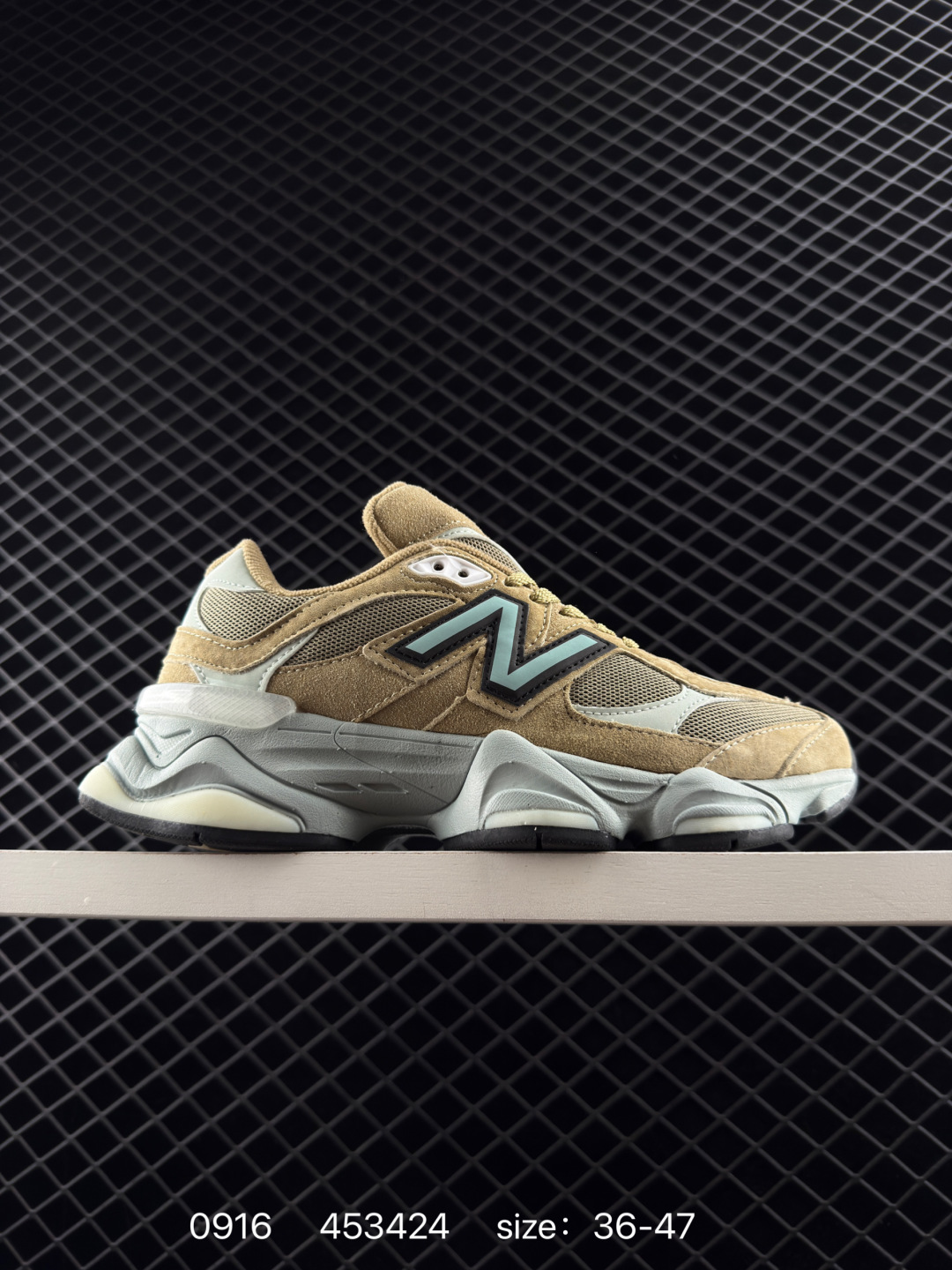 🈴一💰220
新百伦NB Joe Freshgoods x New Balance 版本NB9060 复古休闲运动慢跑鞋 鞋款灵感源自设计师本人对夏日的怀日回忆。鞋面大身由空间双格及磨砂鞋面拼接而生，配以柔和、温暖的粉橘色调，夏日氛围拉满采用大面积网眼以及麂皮材质覆盖鞋身，还原经典气质。搭载ABZORB避震科技，由泡沫聚酯制成，上脚可以有效减少由鞋底反弹对身体及双腿的冲击力 货号: U9060BLK
Size：36 37 37.5 38 38.5 39.5 40 40.5 41.5 42 42.5 43 44 45 46
ID:453424