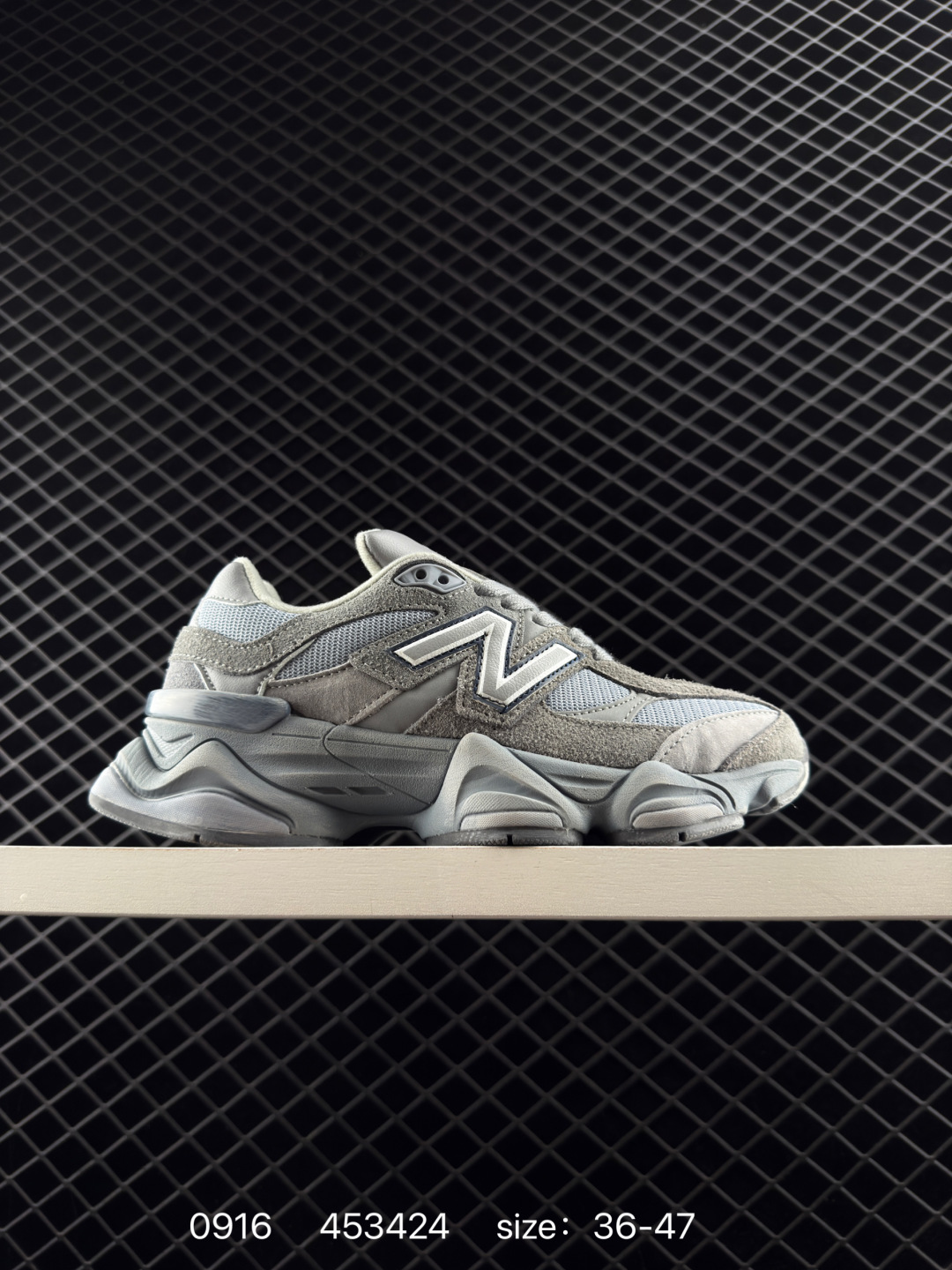 🈴一💰220
新百伦NB Joe Freshgoods x New Balance 版本NB9060 复古休闲运动慢跑鞋 鞋款灵感源自设计师本人对夏日的怀日回忆。鞋面大身由空间双格及磨砂鞋面拼接而生，配以柔和、温暖的粉橘色调，夏日氛围拉满采用大面积网眼以及麂皮材质覆盖鞋身，还原经典气质。搭载ABZORB避震科技，由泡沫聚酯制成，上脚可以有效减少由鞋底反弹对身体及双腿的冲击力 货号: U9060BLK
Size：36 37 37.5 38 38.5 39.5 40 40.5 41.5 42 42.5 43 44 45 46
ID:453424