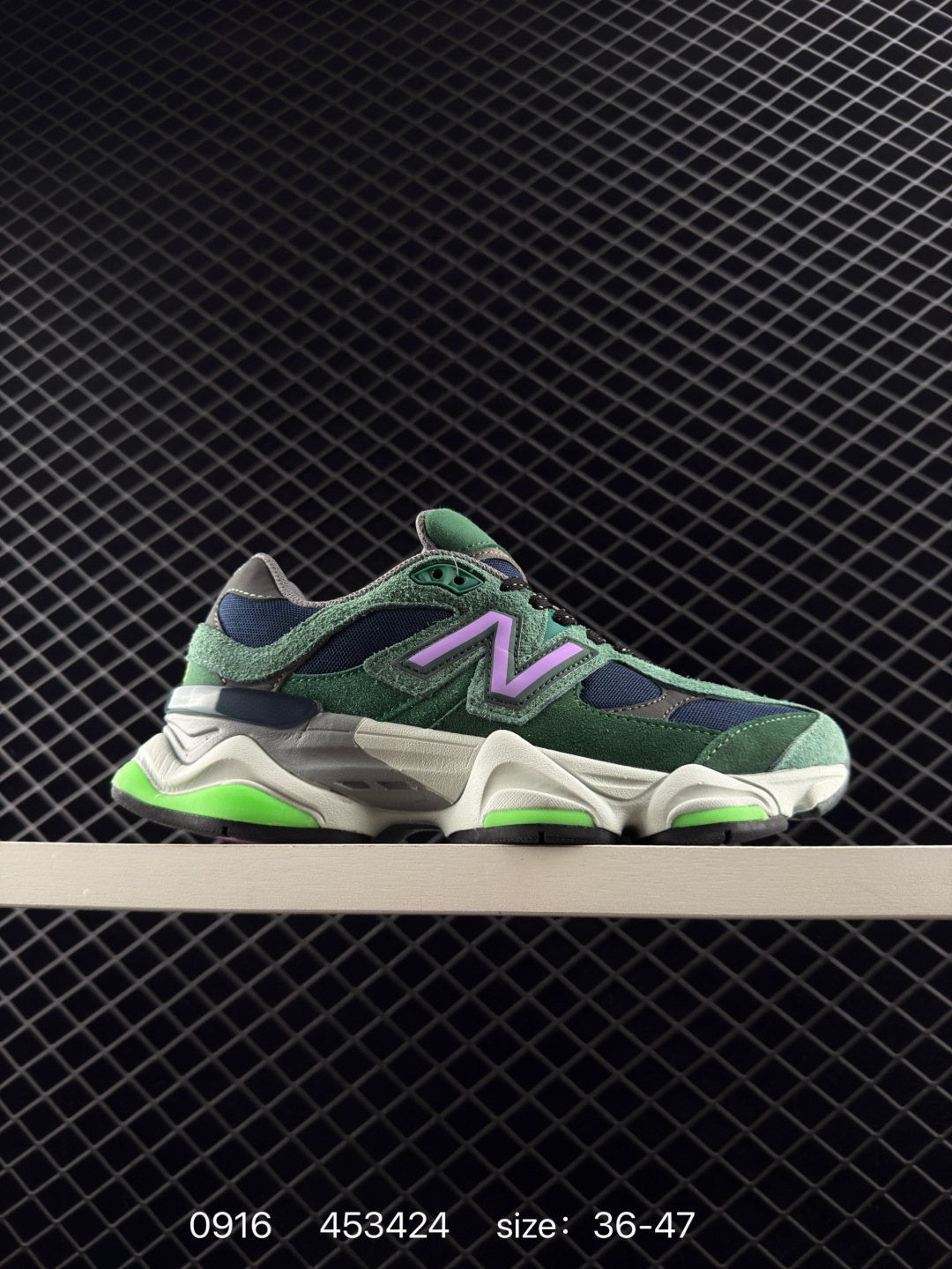 🈴一💰220
新百伦NB Joe Freshgoods x New Balance 版本NB9060 复古休闲运动慢跑鞋 鞋款灵感源自设计师本人对夏日的怀日回忆。鞋面大身由空间双格及磨砂鞋面拼接而生，配以柔和、温暖的粉橘色调，夏日氛围拉满采用大面积网眼以及麂皮材质覆盖鞋身，还原经典气质。搭载ABZORB避震科技，由泡沫聚酯制成，上脚可以有效减少由鞋底反弹对身体及双腿的冲击力 货号: U9060BLK
Size：36 37 37.5 38 38.5 39.5 40 40.5 41.5 42 42.5 43 44 45 46
ID:453424
