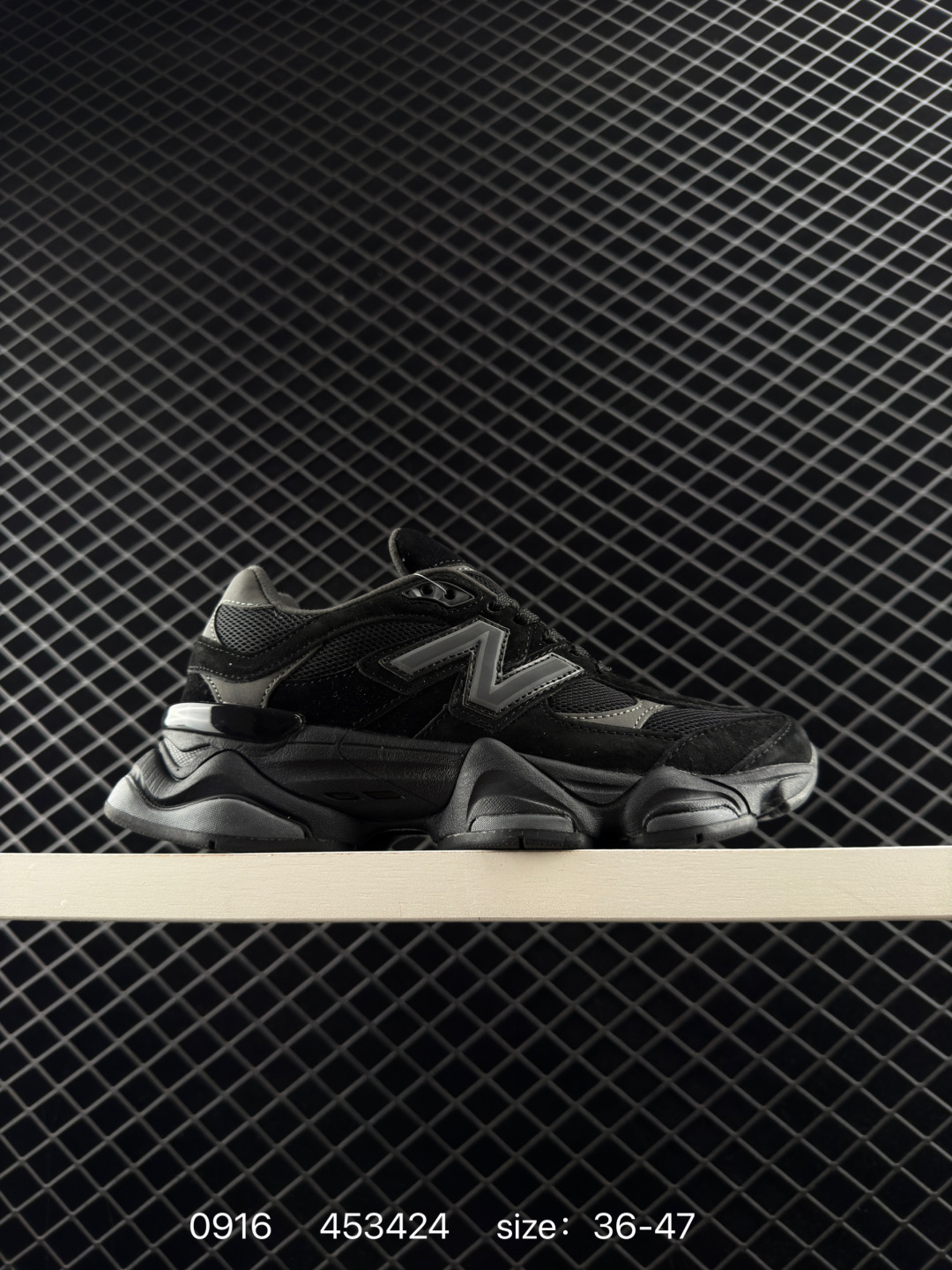 🈴二💰220
新百伦NB Joe Freshgoods x New Balance 版本NB9060 复古休闲运动慢跑鞋 鞋款灵感源自设计师本人对夏日的怀日回忆。鞋面大身由空间双格及磨砂鞋面拼接而生，配以柔和、温暖的粉橘色调，夏日氛围拉满采用大面积网眼以及麂皮材质覆盖鞋身，还原经典气质。搭载ABZORB避震科技，由泡沫聚酯制成，上脚可以有效减少由鞋底反弹对身体及双腿的冲击力 货号: U9060BLK
Size：36 37 37.5 38 38.5 39.5 40 40.5 41.5 42 42.5 43 44 45 46
ID:453424