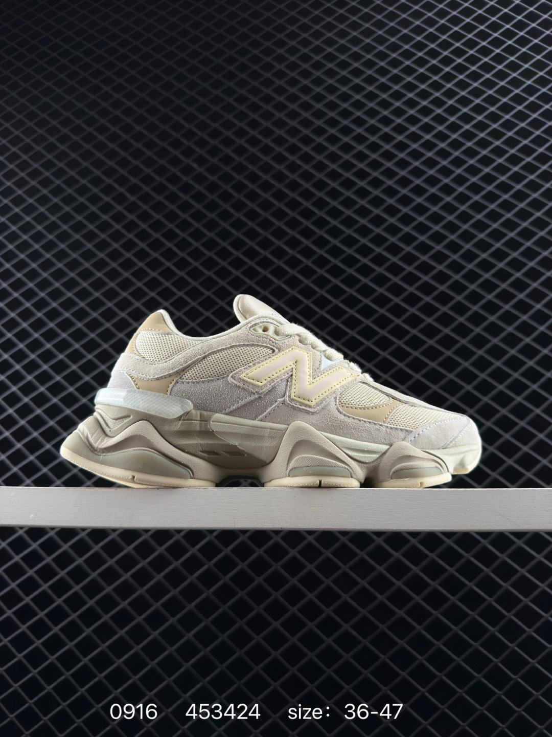 🈴二💰220
新百伦NB Joe Freshgoods x New Balance 版本NB9060 复古休闲运动慢跑鞋 鞋款灵感源自设计师本人对夏日的怀日回忆。鞋面大身由空间双格及磨砂鞋面拼接而生，配以柔和、温暖的粉橘色调，夏日氛围拉满采用大面积网眼以及麂皮材质覆盖鞋身，还原经典气质。搭载ABZORB避震科技，由泡沫聚酯制成，上脚可以有效减少由鞋底反弹对身体及双腿的冲击力 货号: U9060BLK
Size：36 37 37.5 38 38.5 39.5 40 40.5 41.5 42 42.5 43 44 45 46
ID:453424