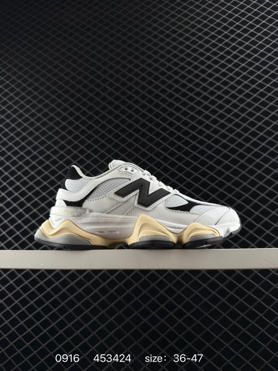 🈴二💰220
新百伦NB Joe Freshgoods x New Balance 版本NB9060 复古休闲运动慢跑鞋 鞋款灵感源自设计师本人对夏日的怀日回忆。鞋面大身由空间双格及磨砂鞋面拼接而生，配以柔和、温暖的粉橘色调，夏日氛围拉满采用大面积网眼以及麂皮材质覆盖鞋身，还原经典气质。搭载ABZORB避震科技，由泡沫聚酯制成，上脚可以有效减少由鞋底反弹对身体及双腿的冲击力 货号: U9060BLK
Size：36 37 37.5 38 38.5 39.5 40 40.5 41.5 42 42.5 43 44 45 46
ID:453424