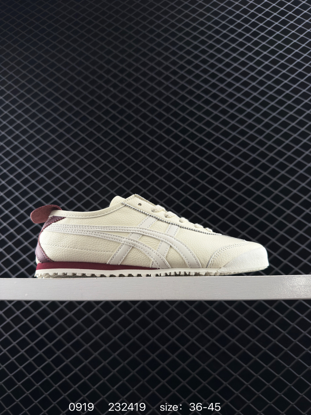 💰95 ✅Onitsuka Tiger NIPPON MADE 鬼冢虎手工鞋系列 最高版本MEXICO 66 DELUXE メキシコ 66 デラックス独家!同步官方,手工鞋新款三联吊牌!系带/免系带两用穿法!高密度双层组合中底板,根据楦头形状预定型,完美贴合脚弓!高弹性EVA成型鞋垫,支撑性能强,可以缓冲双足压力,减轻疲劳! 货号:1183B781-103 Size:36 37 37.5 38 39 39.5 40.5 41.5 42 42.5 43.5 44 45 ID:232419