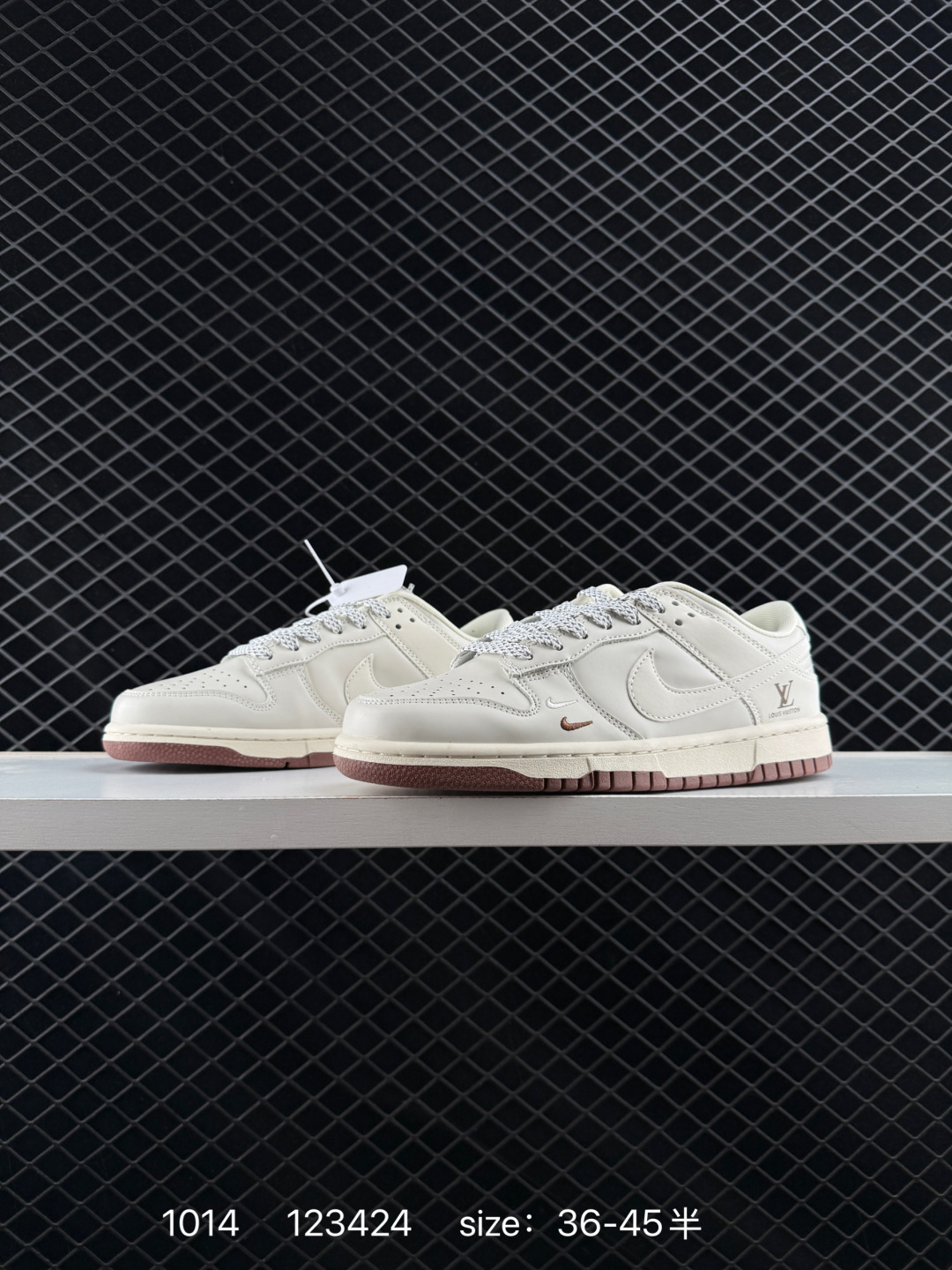 💰220
Nike SB Dunk Low“Supreme联名——米深蓝双勾”  周年高端定制 低帮休闲板鞋 定制鞋盒 大厂纯原品质出货 超高清洁度 皮料切割干净无任何毛边 细节完美 
 货号：XX2025-315
 Size:36 36.5 37.5 38 38.5 39 40 40.5 41 42 42.5 43 44 44.5 45
编码：123424