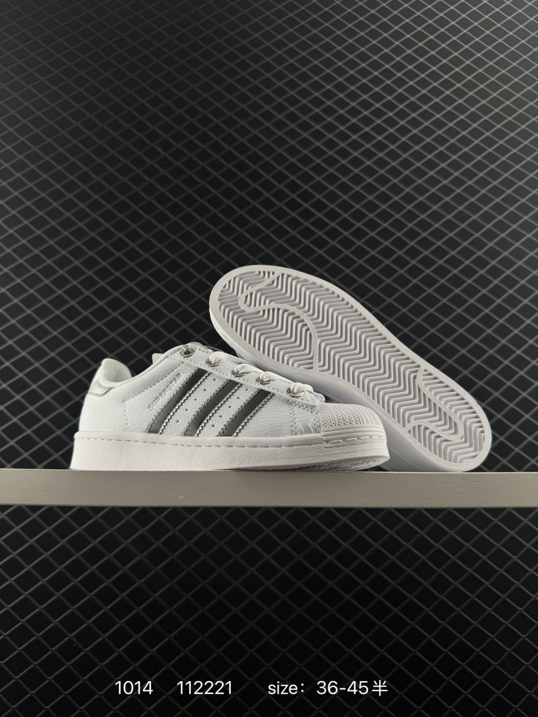 💰205
AD Originals Superstar II"White Black"经典贝壳头系列低帮百搭休闲运动板鞋“皮革新白黑”JI0124
#升级原楦原纸版开发
#采用软质荔枝纹牛剖革鞋面材质
#2020改良全包围鞋垫
#正确2020版鞋底模具及扇贝头盖片❗
尺码：35 36 36⅔ 37⅓ 38 38⅔ 39⅓ 40 40⅔ 41⅓ 42 42⅔ 43⅓ 44
编码:112221