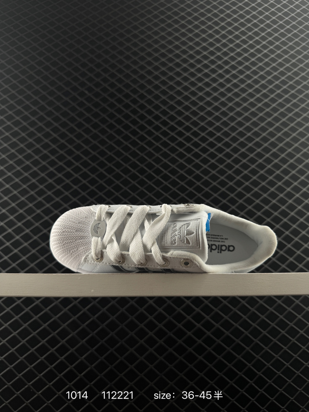 💰205
AD Originals Superstar II"White Black"经典贝壳头系列低帮百搭休闲运动板鞋“皮革新白黑”JI0124
#升级原楦原纸版开发
#采用软质荔枝纹牛剖革鞋面材质
#2020改良全包围鞋垫
#正确2020版鞋底模具及扇贝头盖片❗
尺码：35 36 36⅔ 37⅓ 38 38⅔ 39⅓ 40 40⅔ 41⅓ 42 42⅔ 43⅓ 44
编码:112221