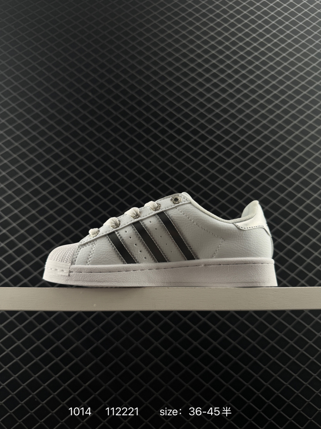 💰205
AD Originals Superstar II"White Black"经典贝壳头系列低帮百搭休闲运动板鞋“皮革新白黑”JI0124
#升级原楦原纸版开发
#采用软质荔枝纹牛剖革鞋面材质
#2020改良全包围鞋垫
#正确2020版鞋底模具及扇贝头盖片❗
尺码：35 36 36⅔ 37⅓ 38 38⅔ 39⅓ 40 40⅔ 41⅓ 42 42⅔ 43⅓ 44
编码:112221