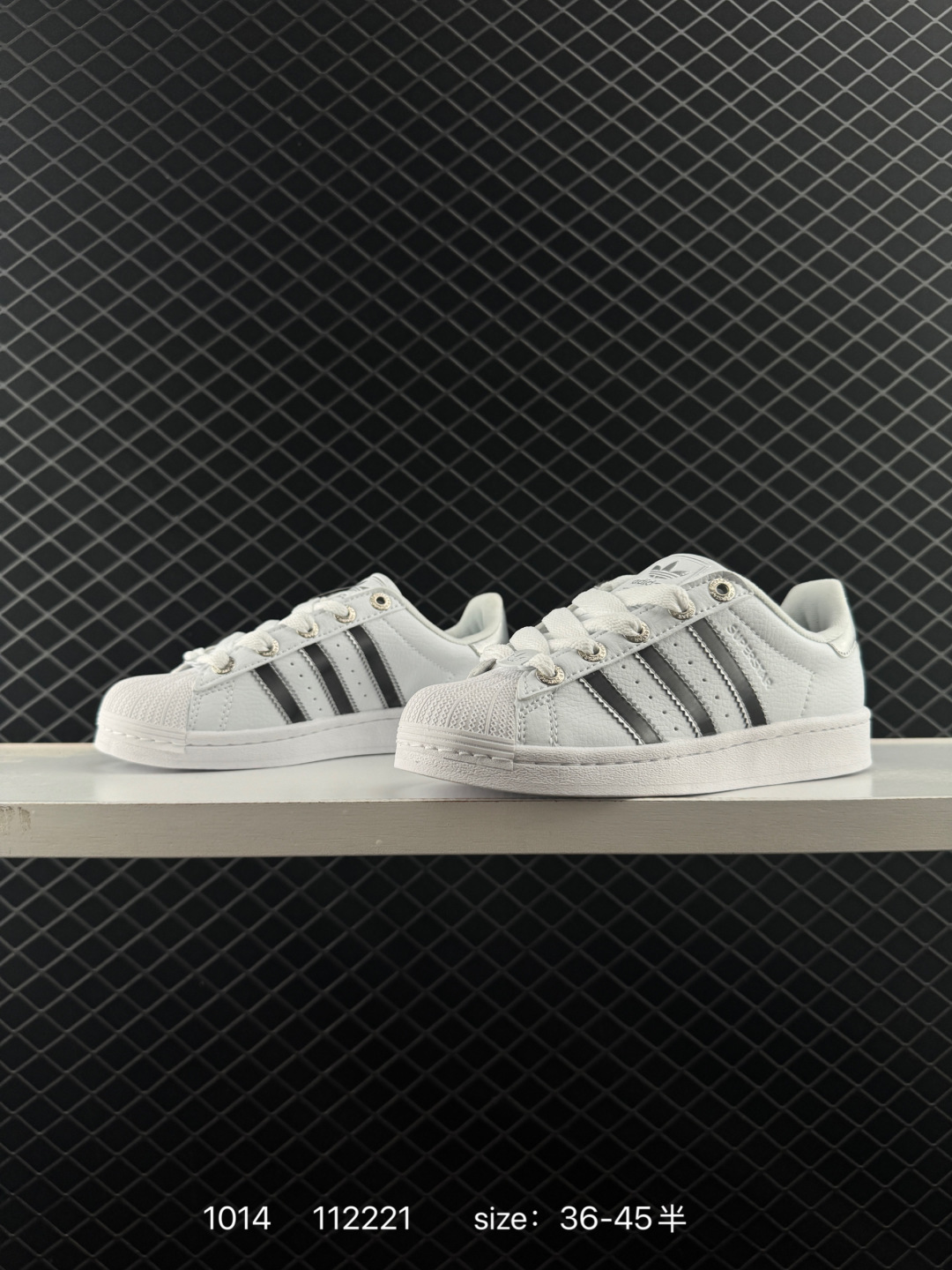 💰205
AD Originals Superstar II"White Black"经典贝壳头系列低帮百搭休闲运动板鞋“皮革新白黑”JI0124
#升级原楦原纸版开发
#采用软质荔枝纹牛剖革鞋面材质
#2020改良全包围鞋垫
#正确2020版鞋底模具及扇贝头盖片❗
尺码：35 36 36⅔ 37⅓ 38 38⅔ 39⅓ 40 40⅔ 41⅓ 42 42⅔ 43⅓ 44
编码:112221