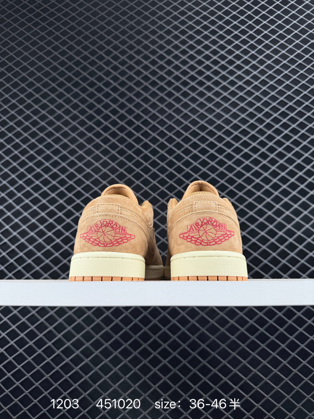 💰198
AJ1 low 亚麻棕低帮！
K版！尺码36-46全码出货！
市售第二梯队领头羊的产物！
偏小一码！HV4089-200！
编码：451020