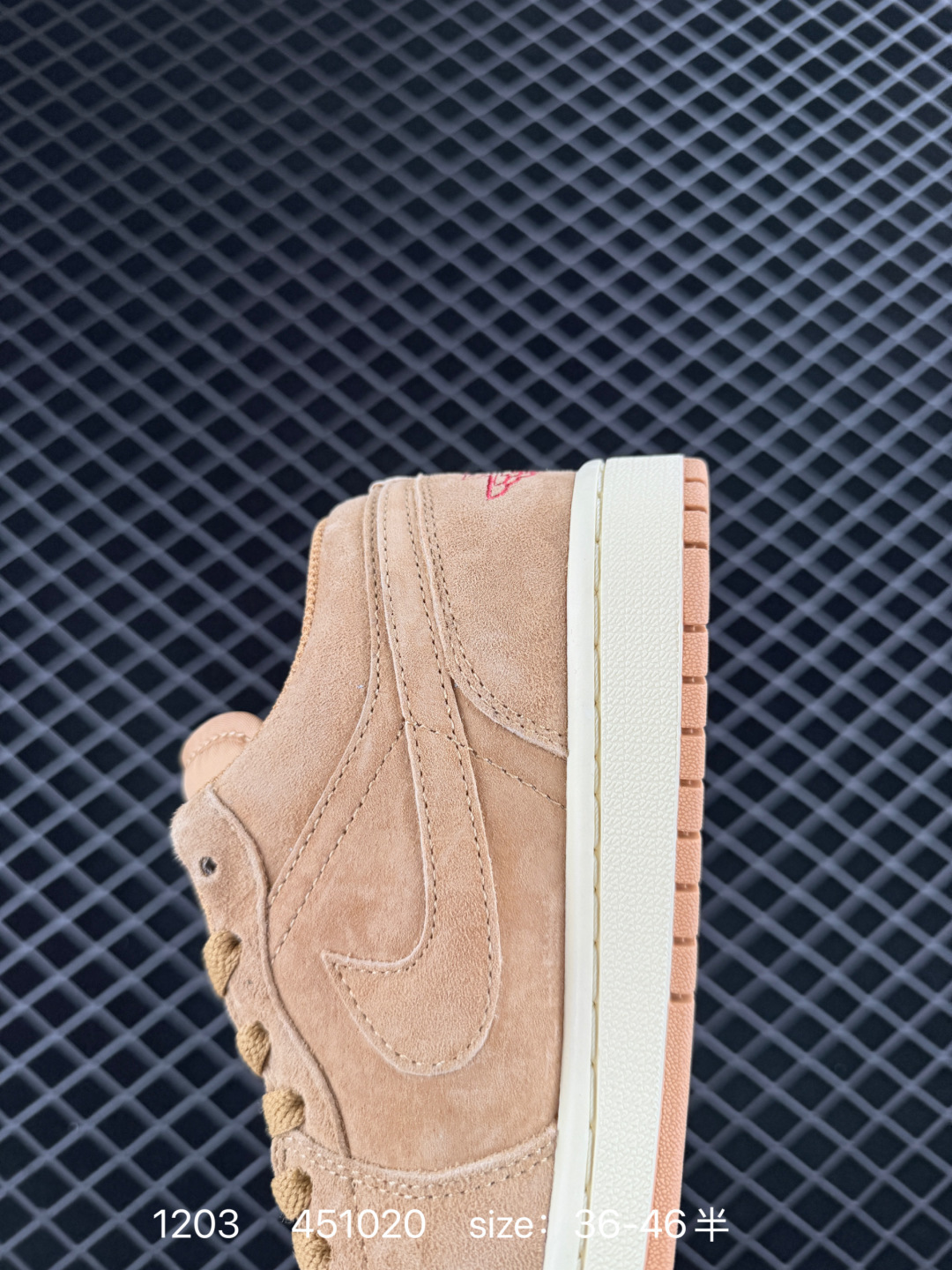 💰198
AJ1 low 亚麻棕低帮！
K版！尺码36-46全码出货！
市售第二梯队领头羊的产物！
偏小一码！HV4089-200！
编码：451020