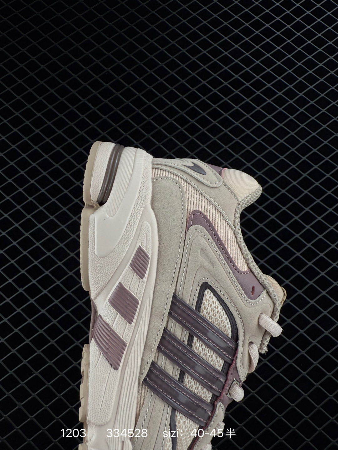 💰240
✅Adidas Adistar Jellyfish 水母系列 阿迪达斯 时尚舒适 耐磨透气 低帮老爹鞋
以3D风格焕新演绎标志性三条纹 为造型添上点睛之笔 金属质感视觉效果 自带哑光反射 后跟大块的TPU包裹 让增高的大底不再突兀 更显腿长脚细 脚感更加舒适
货号:IG6917
尺码:40-45
ID:334528 