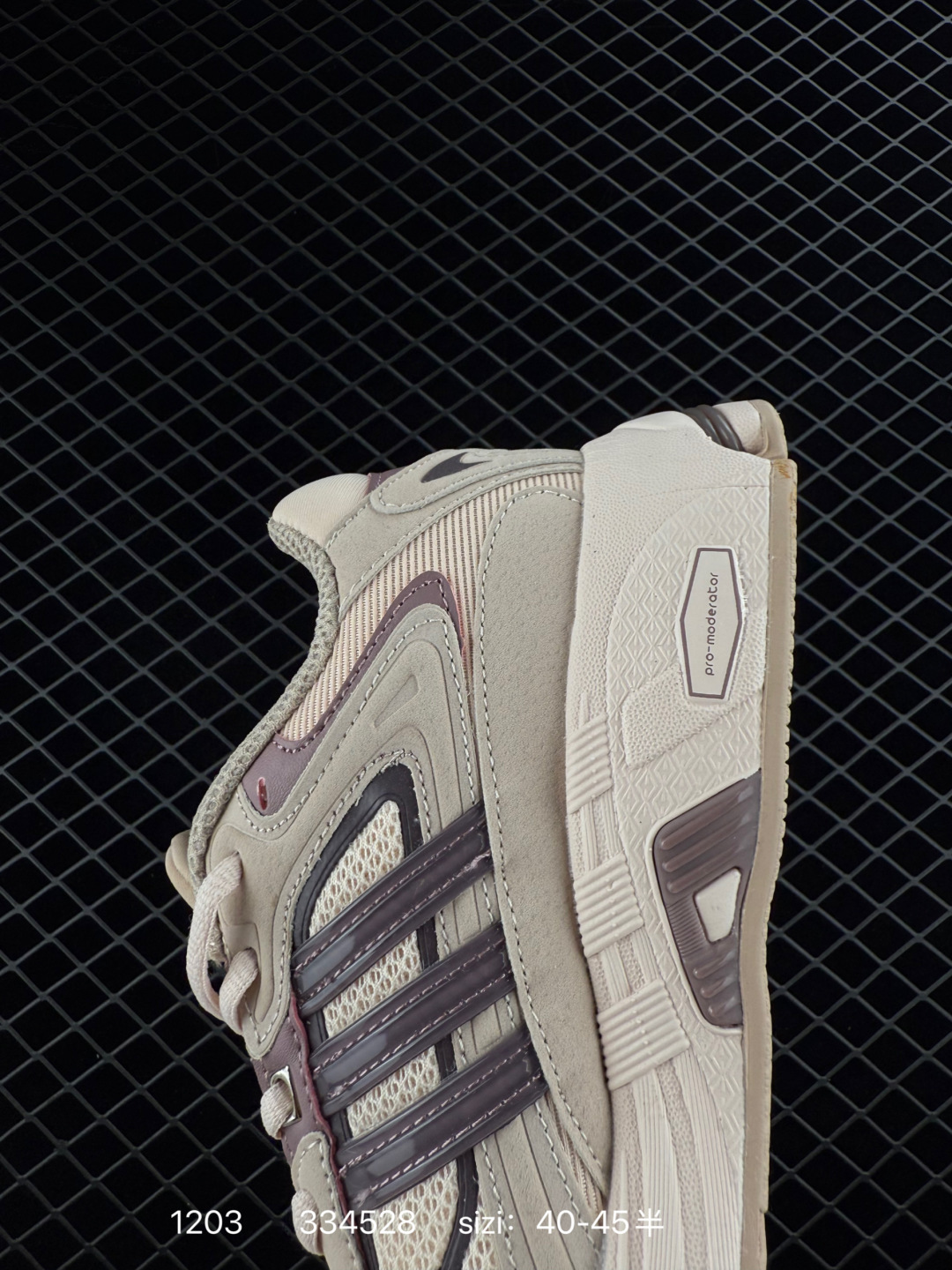 💰240
✅Adidas Adistar Jellyfish 水母系列 阿迪达斯 时尚舒适 耐磨透气 低帮老爹鞋
以3D风格焕新演绎标志性三条纹 为造型添上点睛之笔 金属质感视觉效果 自带哑光反射 后跟大块的TPU包裹 让增高的大底不再突兀 更显腿长脚细 脚感更加舒适
货号:IG6917
尺码:40-45
ID:334528 