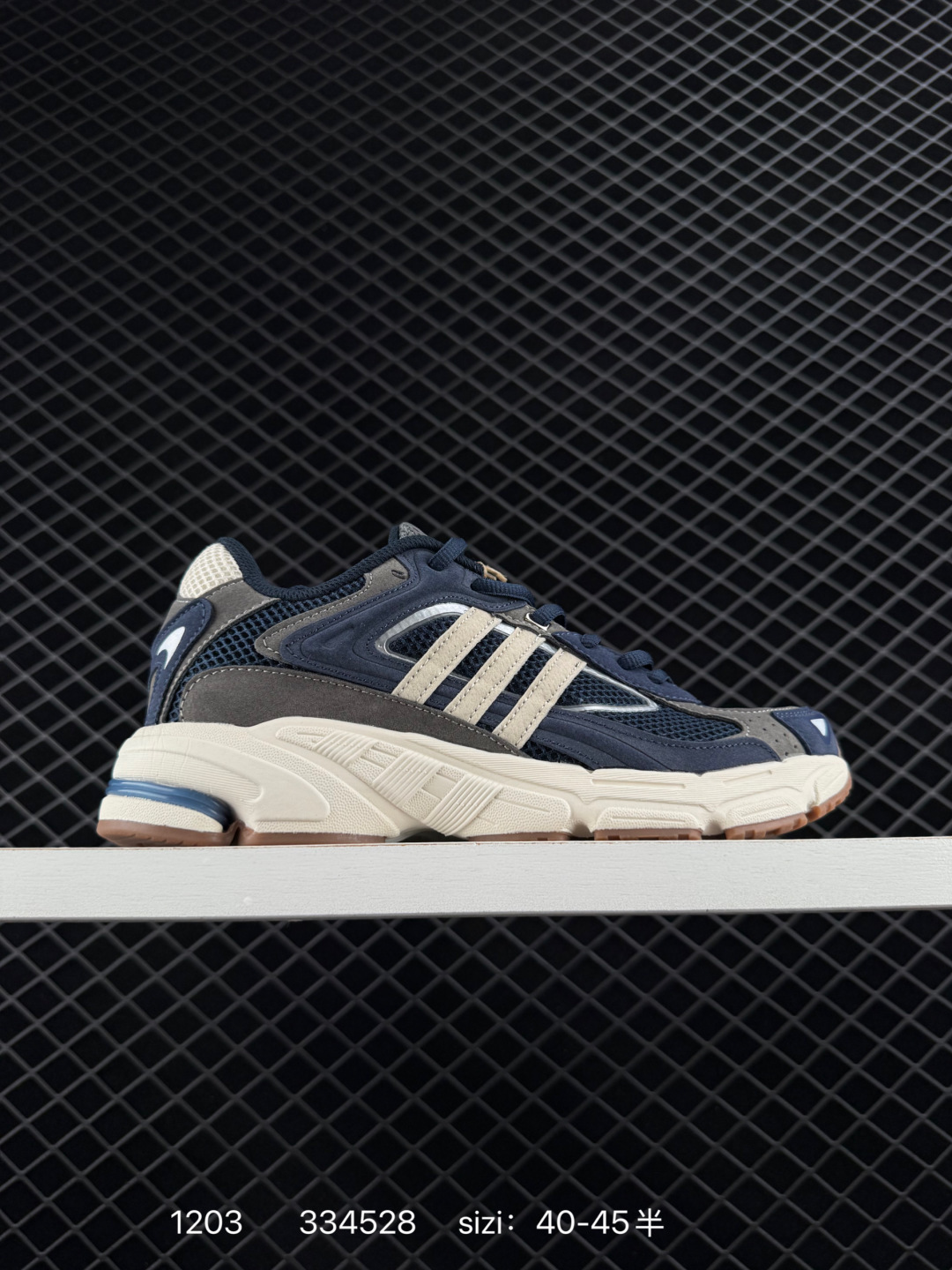 🈴💰240
✅Adidas Adistar Jellyfish 水母系列 阿迪达斯 时尚舒适 耐磨透气 低帮老爹鞋
以3D风格焕新演绎标志性三条纹 为造型添上点睛之笔 金属质感视觉效果 自带哑光反射 后跟大块的TPU包裹 让增高的大底不再突兀 更显腿长脚细 脚感更加舒适
货号:IG6917
尺码:40-45
ID:334528 