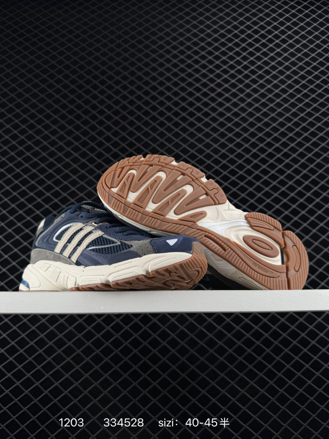 🈴💰240
✅Adidas Adistar Jellyfish 水母系列 阿迪达斯 时尚舒适 耐磨透气 低帮老爹鞋
以3D风格焕新演绎标志性三条纹 为造型添上点睛之笔 金属质感视觉效果 自带哑光反射 后跟大块的TPU包裹 让增高的大底不再突兀 更显腿长脚细 脚感更加舒适
货号:IG6917
尺码:40-45
ID:334528 