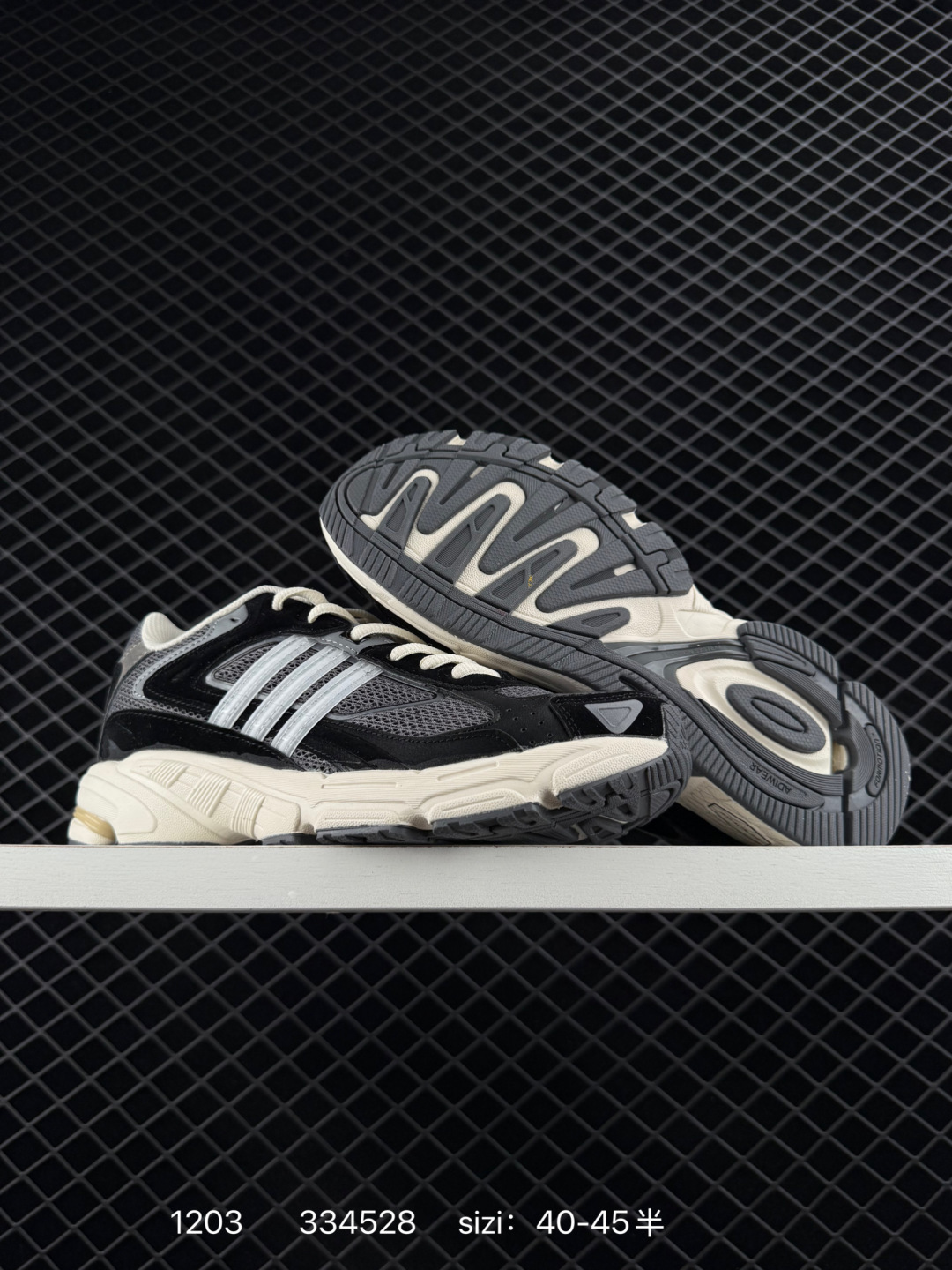 🈴💰240
✅Adidas Adistar Jellyfish 水母系列 阿迪达斯 时尚舒适 耐磨透气 低帮老爹鞋
以3D风格焕新演绎标志性三条纹 为造型添上点睛之笔 金属质感视觉效果 自带哑光反射 后跟大块的TPU包裹 让增高的大底不再突兀 更显腿长脚细 脚感更加舒适
货号:IG6917
尺码:40-45
ID:334528 