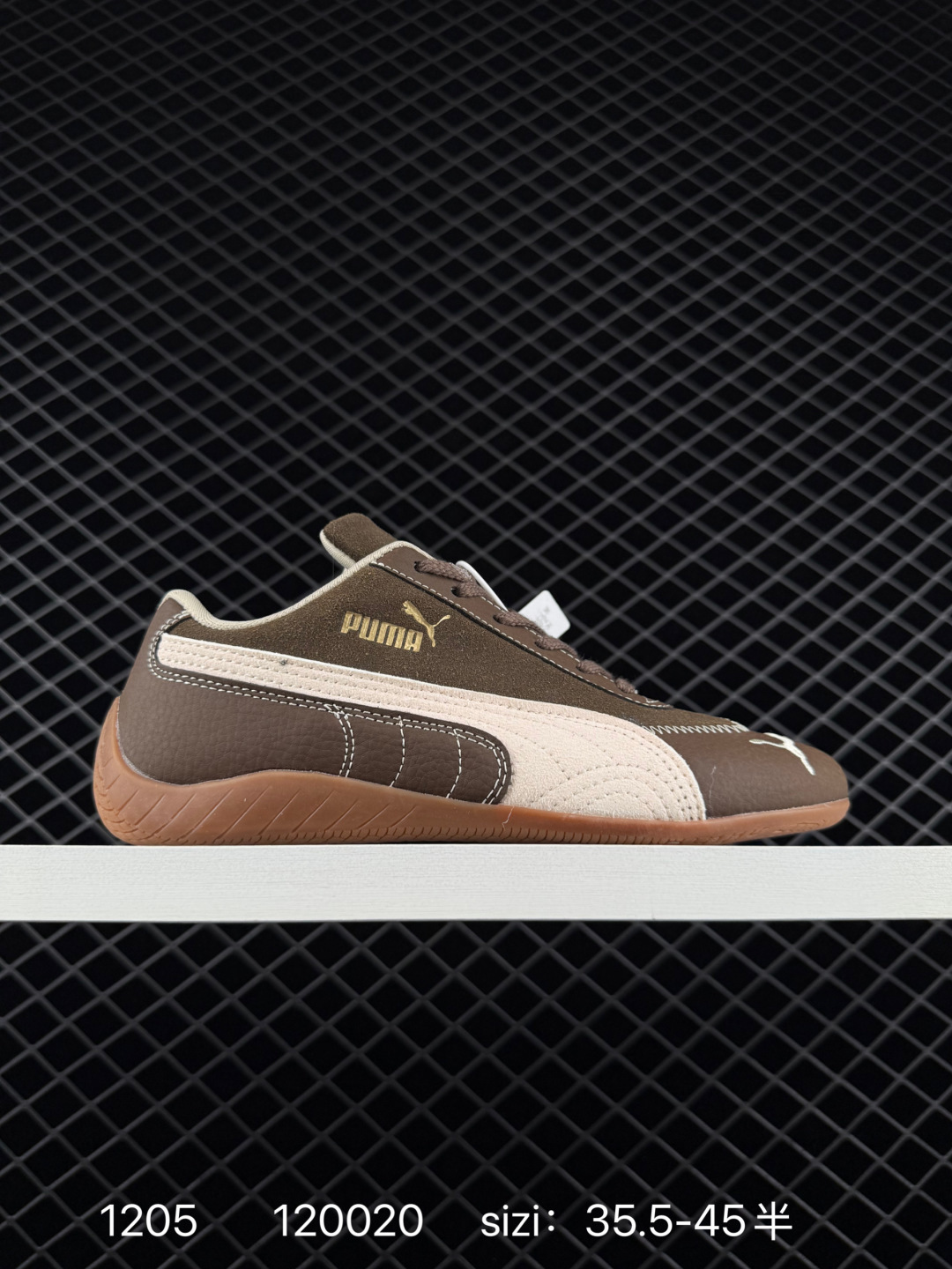 The Open Product x Puma Speedcat 联名复古彪马薄底轻盈休闲运动鞋 以质感皮革鞋面混搭网布设计 并配有激光切割细节 别具特色 彰显个性 可拆卸鞋舌 随意搭配实现一鞋两双 官方货号: 397397 02 昌 编码:120020