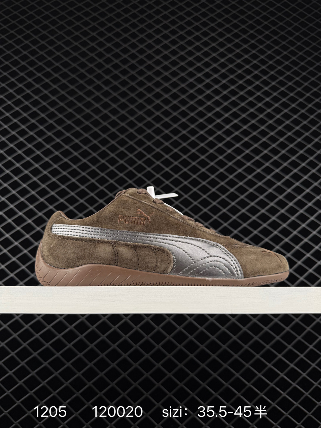 The Open Product x Puma Speedcat 联名复古彪马薄底轻盈休闲运动鞋 以质感皮革鞋面混搭网布设计 并配有激光切割细节 别具特色 彰显个性 可拆卸鞋舌 随意搭配实现一鞋两双 官方货号: 397397 02 昌 编码:120020