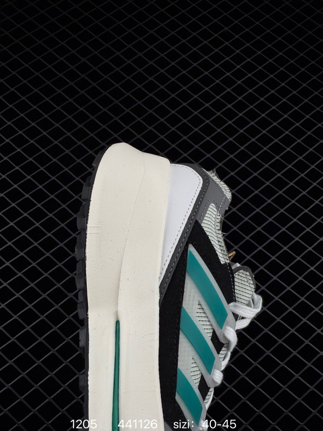 💰190
【新品🔥公司级】阿迪达斯 （adidas）Originals三叶草2025年新款男女鞋 EQUIPMENT AGRAVIC运动休闲鞋 厚底增高老爹鞋 JH6114 41复古运动风盛行，这双阿迪的 Equipment Agravic 可以成为新的选择。OG 味道恰到好处，但又自带一些现代气息。这是一双很有意思的款式，用到了越野跑顶级款式的大底，用到了Equipment标志配色的复古鞋面。这种组合还挺别出心裁的。充满工业美感的阿迪EQT，lightstrike Pro注塑发泡和马牌越野底的组合.Equipment agravic 除了越野跑鞋的户外专业性之外，棕粉色系的adidas复古点缀，脚感颜值方面完全够用，通勤好鞋无疑了.

货号:  JH6121
尺码:  40-45
编码：441126