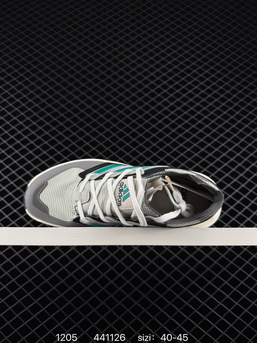 💰190
【新品🔥公司级】阿迪达斯 （adidas）Originals三叶草2025年新款男女鞋 EQUIPMENT AGRAVIC运动休闲鞋 厚底增高老爹鞋 JH6114 41复古运动风盛行，这双阿迪的 Equipment Agravic 可以成为新的选择。OG 味道恰到好处，但又自带一些现代气息。这是一双很有意思的款式，用到了越野跑顶级款式的大底，用到了Equipment标志配色的复古鞋面。这种组合还挺别出心裁的。充满工业美感的阿迪EQT，lightstrike Pro注塑发泡和马牌越野底的组合.Equipment agravic 除了越野跑鞋的户外专业性之外，棕粉色系的adidas复古点缀，脚感颜值方面完全够用，通勤好鞋无疑了.

货号:  JH6121
尺码:  40-45
编码：441126