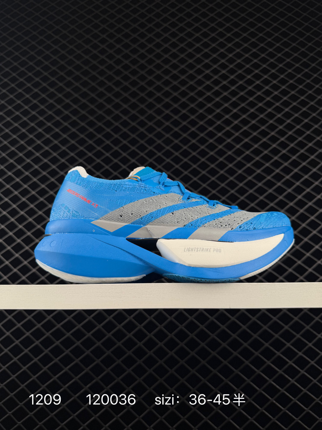 公司级:Adidas Adizero Prime X 3.0 Strung箱根系列 专业竞训 碳板碳柱 阿迪达斯 经典马拉松跑步鞋 整体采用前作的设计语言 并且对后者的细节进行升级 马拉松和长距离路跑的性能极限设计而生 货号:JQ0615 ID:120036