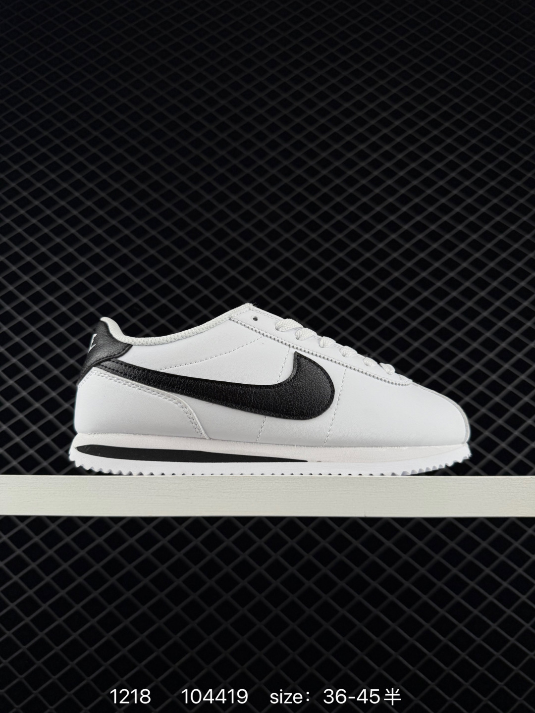 💰95
Nike/耐克 男女鞋真标半码制，采用纤维牛剖革组合反绒革鞋面材质，双层EVA切片组合高密度发泡防滑外底❗️复古回归,初代跑鞋！耐克Nike Cortez Low"Sail Gorge Green"阿甘初代系列低帮复古休闲运动慢跑鞋 DN1791

类型：男女鞋
码数：36 36.5 37.5 38 38.5 39 40 40.5 41 42 42.5 43 44 45
编码：104419