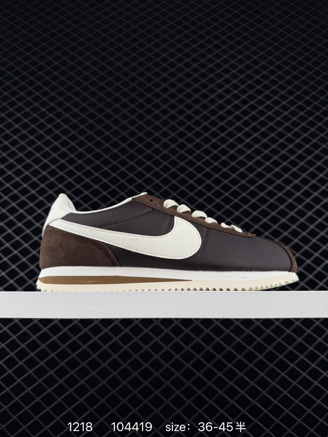 🈴💰95
Nike/耐克 男女鞋真标半码制，采用纤维牛剖革组合反绒革鞋面材质，双层EVA切片组合高密度发泡防滑外底❗️复古回归,初代跑鞋！耐克Nike Cortez Low"Sail Gorge Green"阿甘初代系列低帮复古休闲运动慢跑鞋 DN1791

类型：男女鞋
码数：36 36.5 37.5 38 38.5 39 40 40.5 41 42 42.5 43 44 45
编码：104419