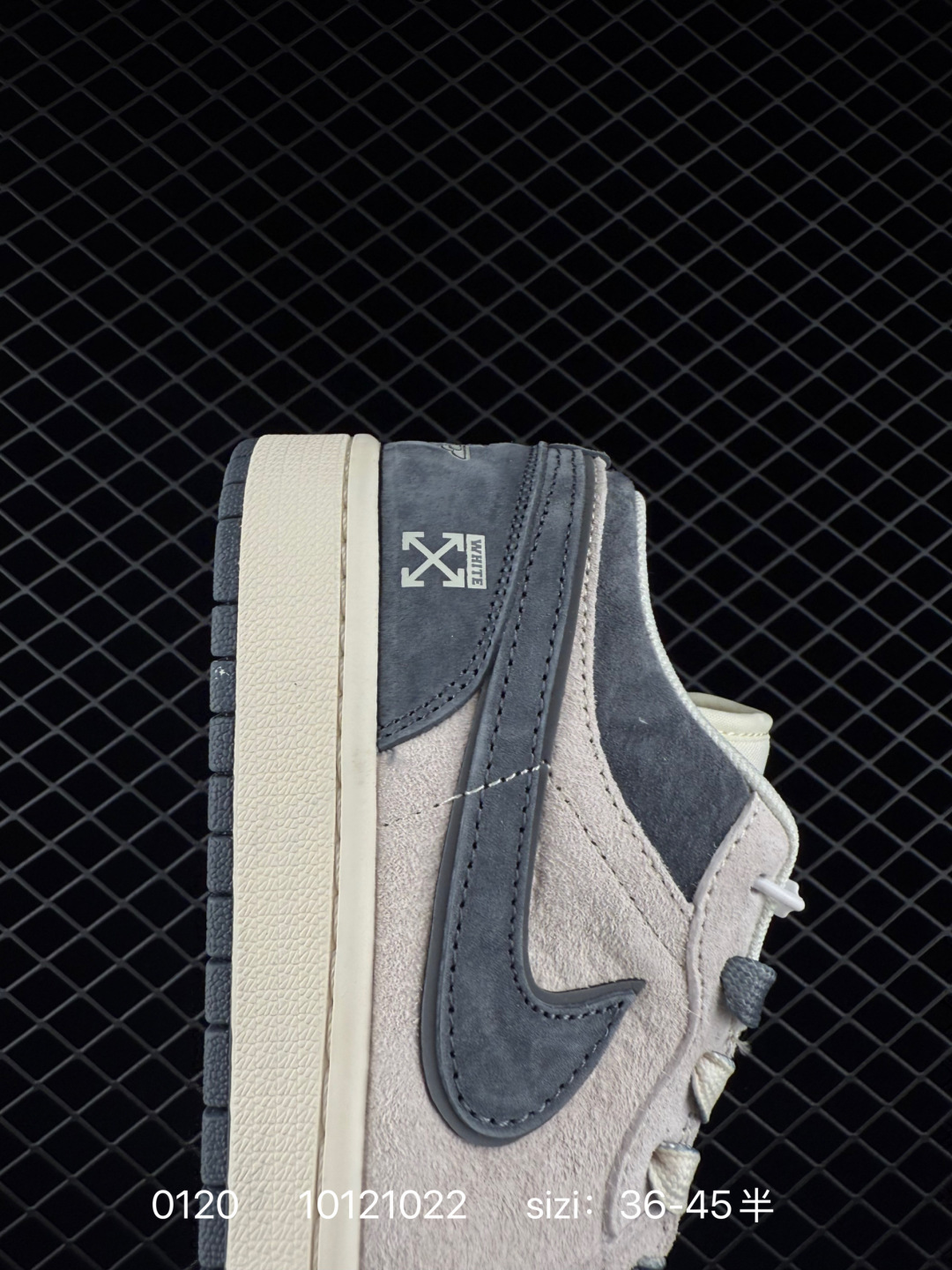 💰170
特：Air Jordan 1 Retro Low x The North Face x CDG 北面联名-米灰蓝 定制配色 原厂内置气垫魔块 A模大底 头层小牛皮 鞋舌AJ原厂专用牛津布+AJ专用反口珍珠布+原厂无杂质高弹内里海棉+特殊封边弹力鞋带 
货号：DM9188-011
SIZE：36 36.5 37.5 38 38.5 39 40 40.5 41 42 42.5 43 44 44.5 45
编码：10121022